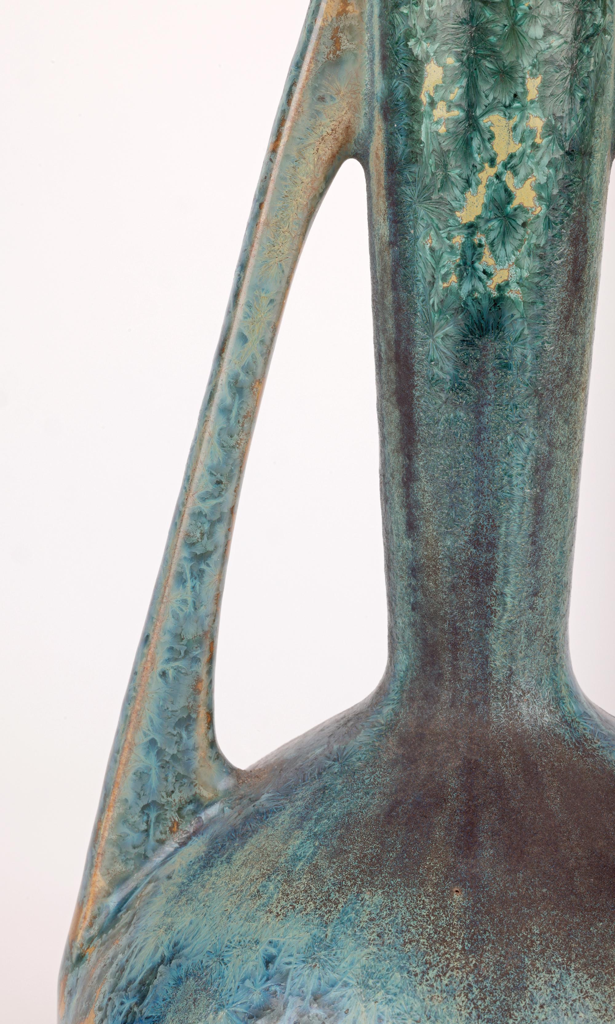 Pierrefonds Französisch Art Deco Blau kristalline glasierte Art Pottery Vase (Glasiert) im Angebot