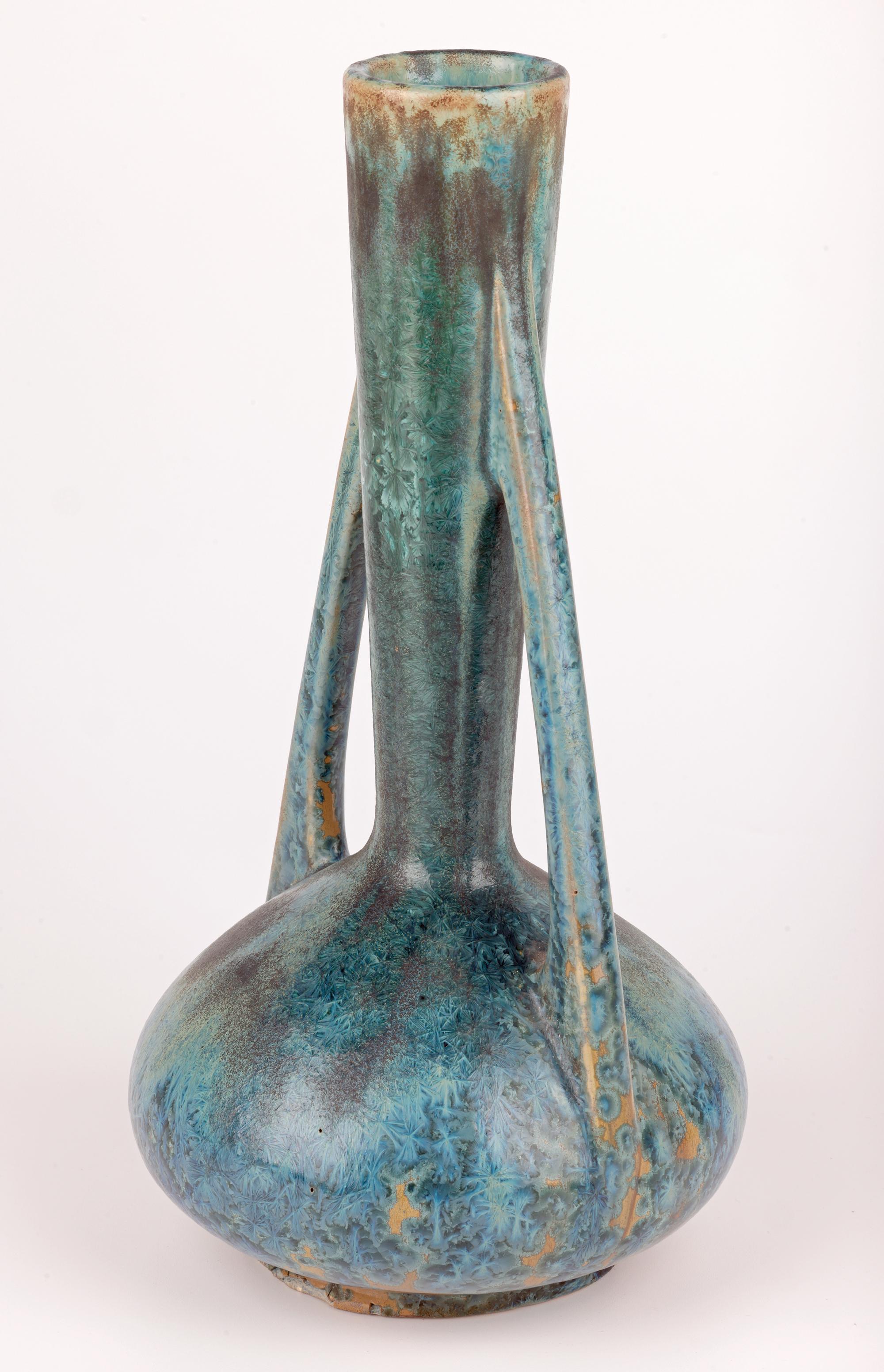 Pierrefonds Französisch Art Deco Blau kristalline glasierte Art Pottery Vase im Angebot 1
