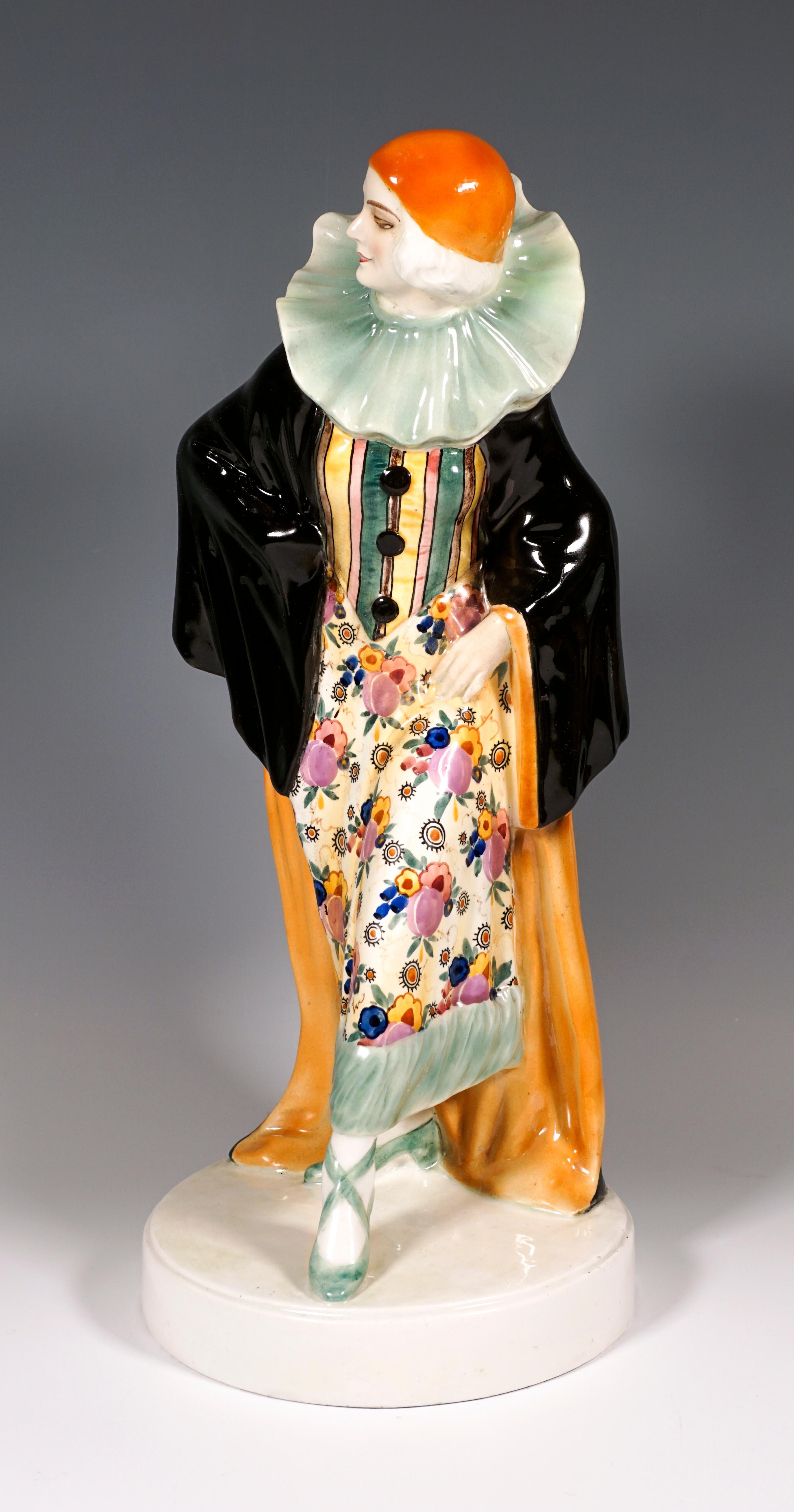 Rare Large Goldscheider Art Deco ceramic figure around 1925
Standing Pierrette, bent slightly forward, putting one foot in front of the other, supporting her hands on her hips, smiling and looking to the right. She wears a cap over her chin-length