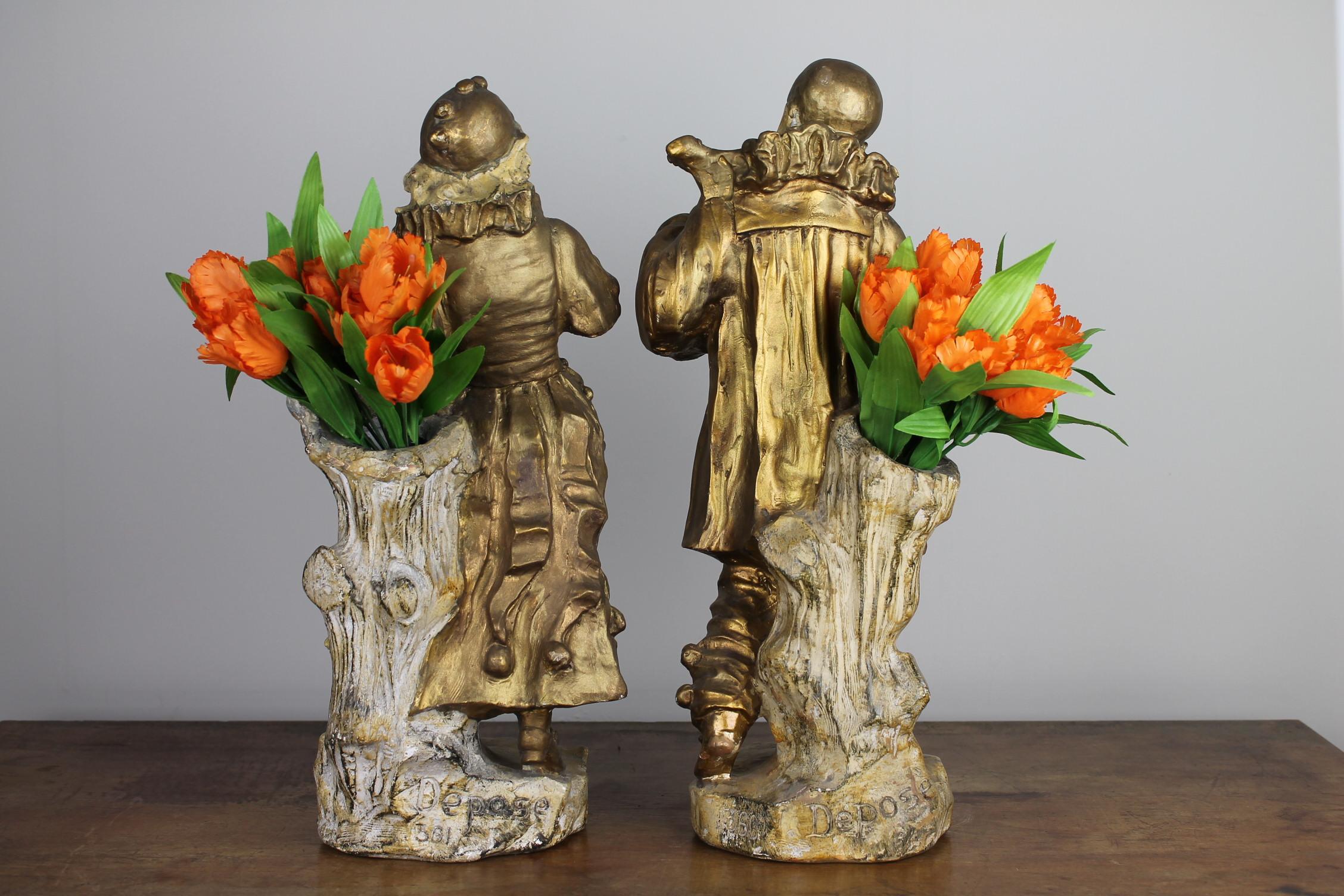 Pierrot et Colombine Sculptures , Patinated Vases, France, Early 20th Century For Sale 6