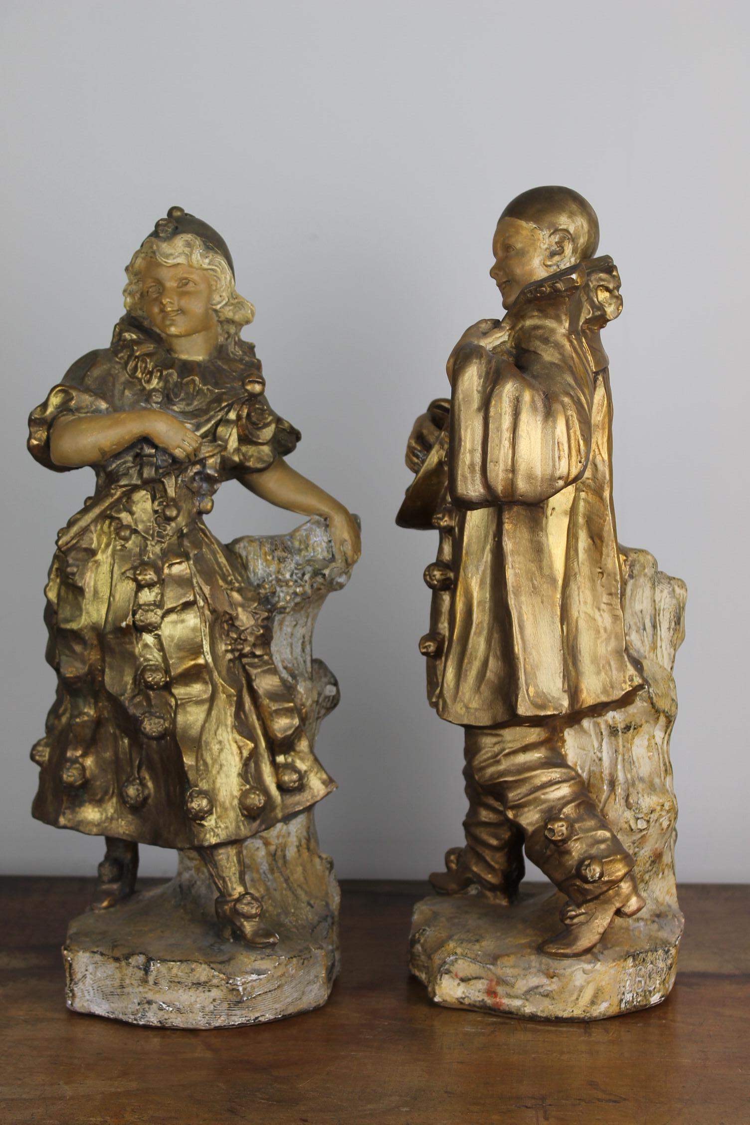 Français Sculptures Pierrot et Colombine , Vases patinés, France, début du 20e siècle en vente