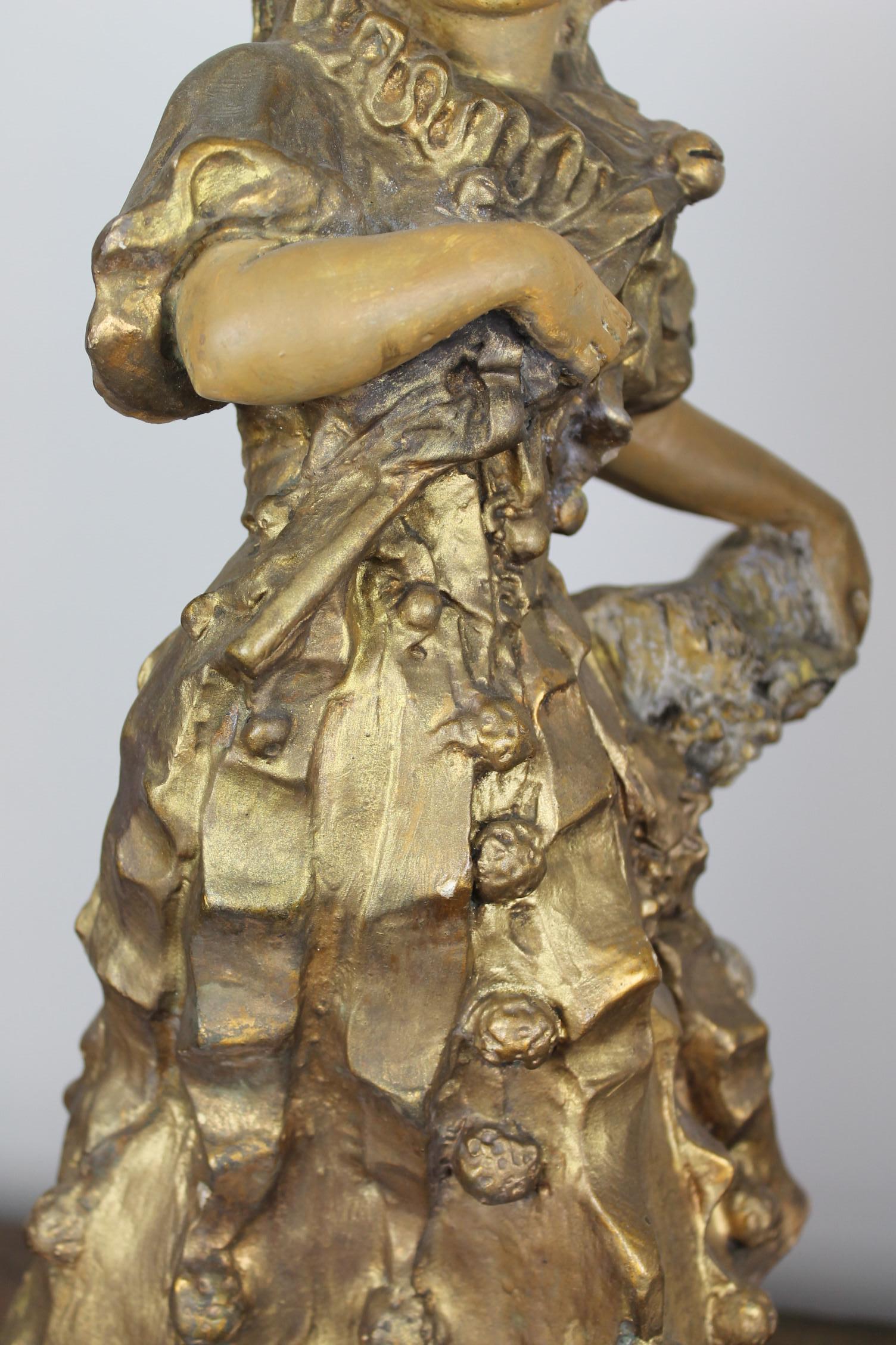 Skulpturen von Pierrot et Colombine, patinierte Vasen, Frankreich, frühes 20. Jahrhundert im Angebot 3