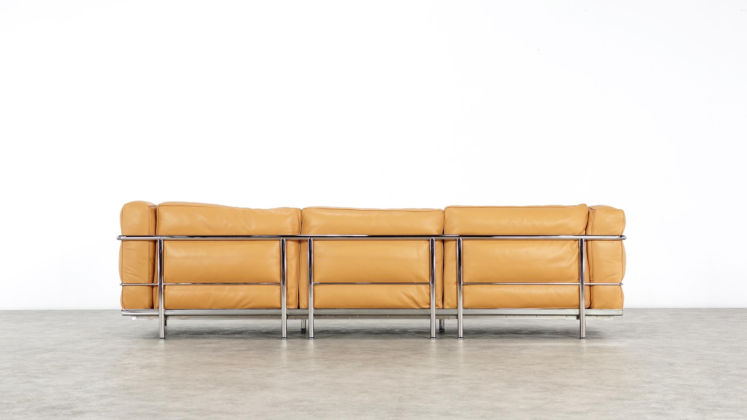 Pierrre Jeanneret & Charlotte Perriand LC3 Cassina Grand Confort 4