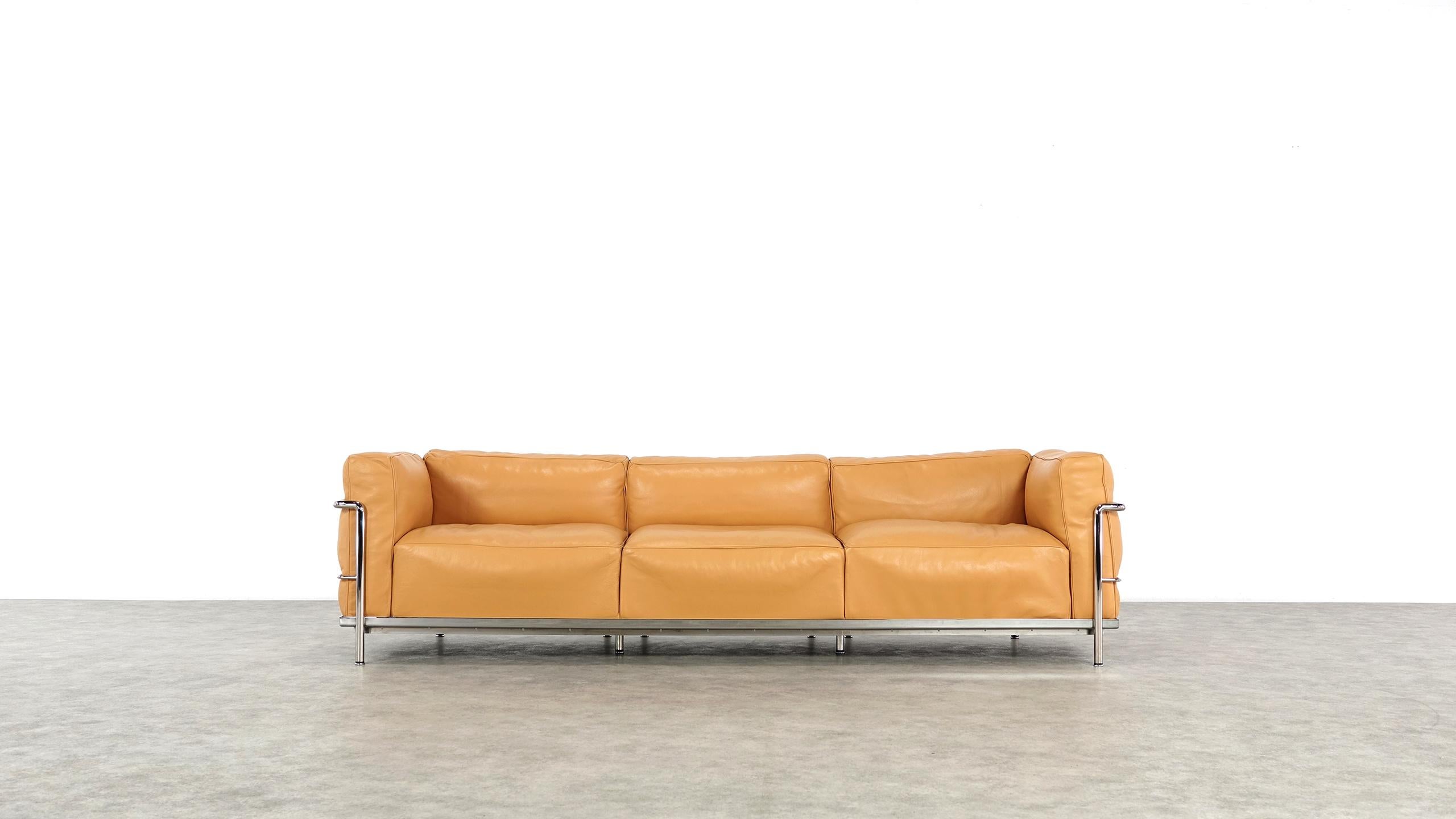 Pierrre Jeanneret & Charlotte Perriand LC3 Cassina Grand Confort 11