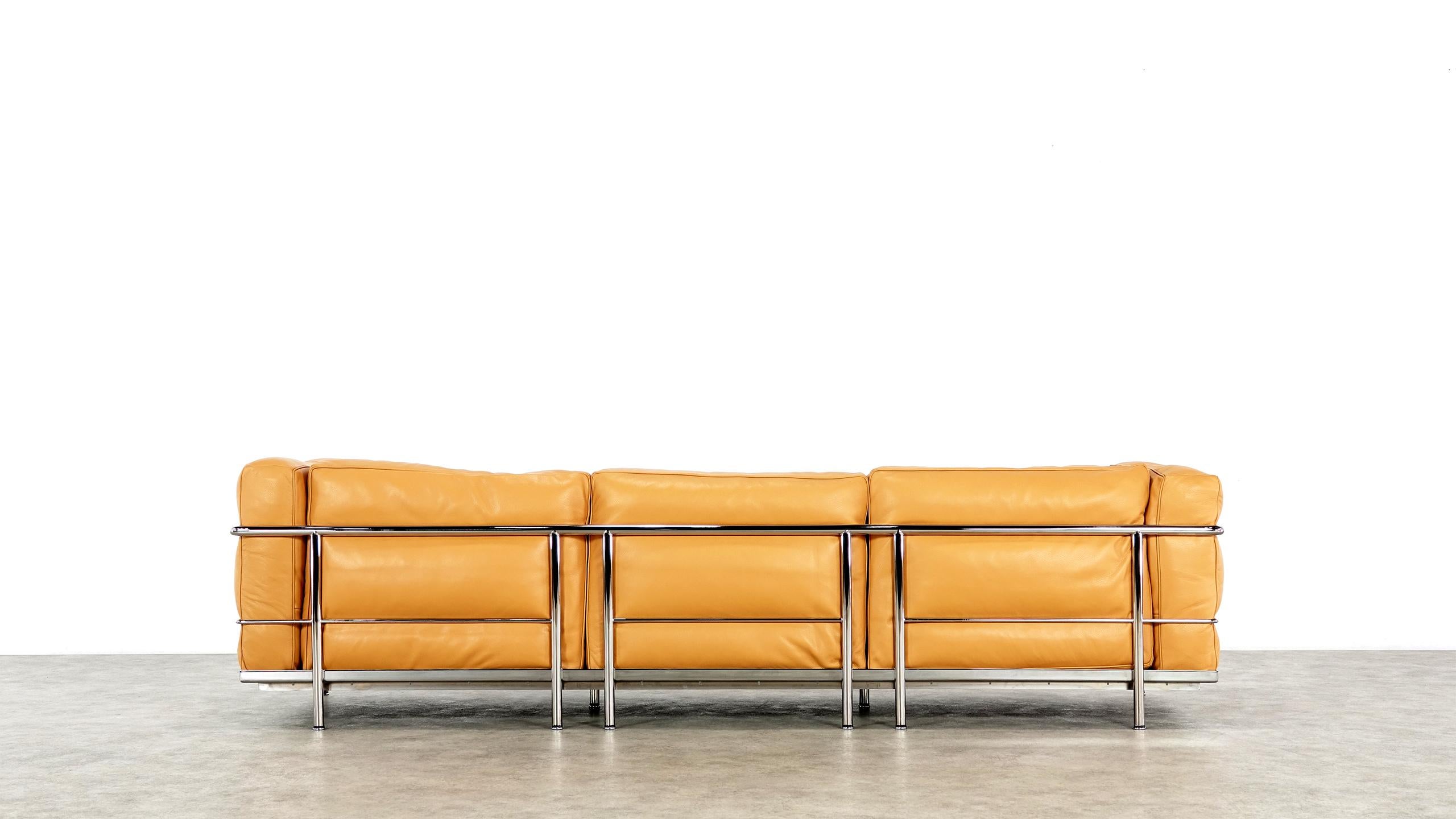 Pierrre Jeanneret & Charlotte Perriand LC3 Cassina Grand Confort 12