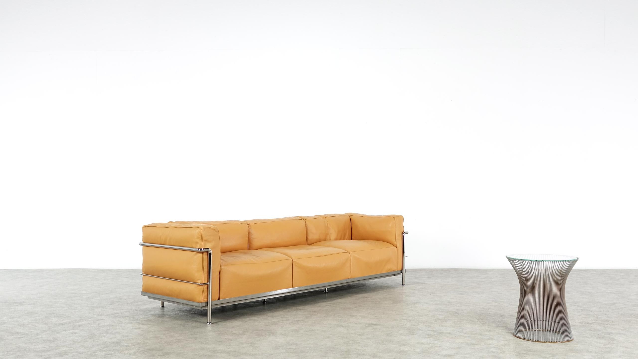 Contemporary Pierrre Jeanneret & Charlotte Perriand LC3 Cassina Grand Confort