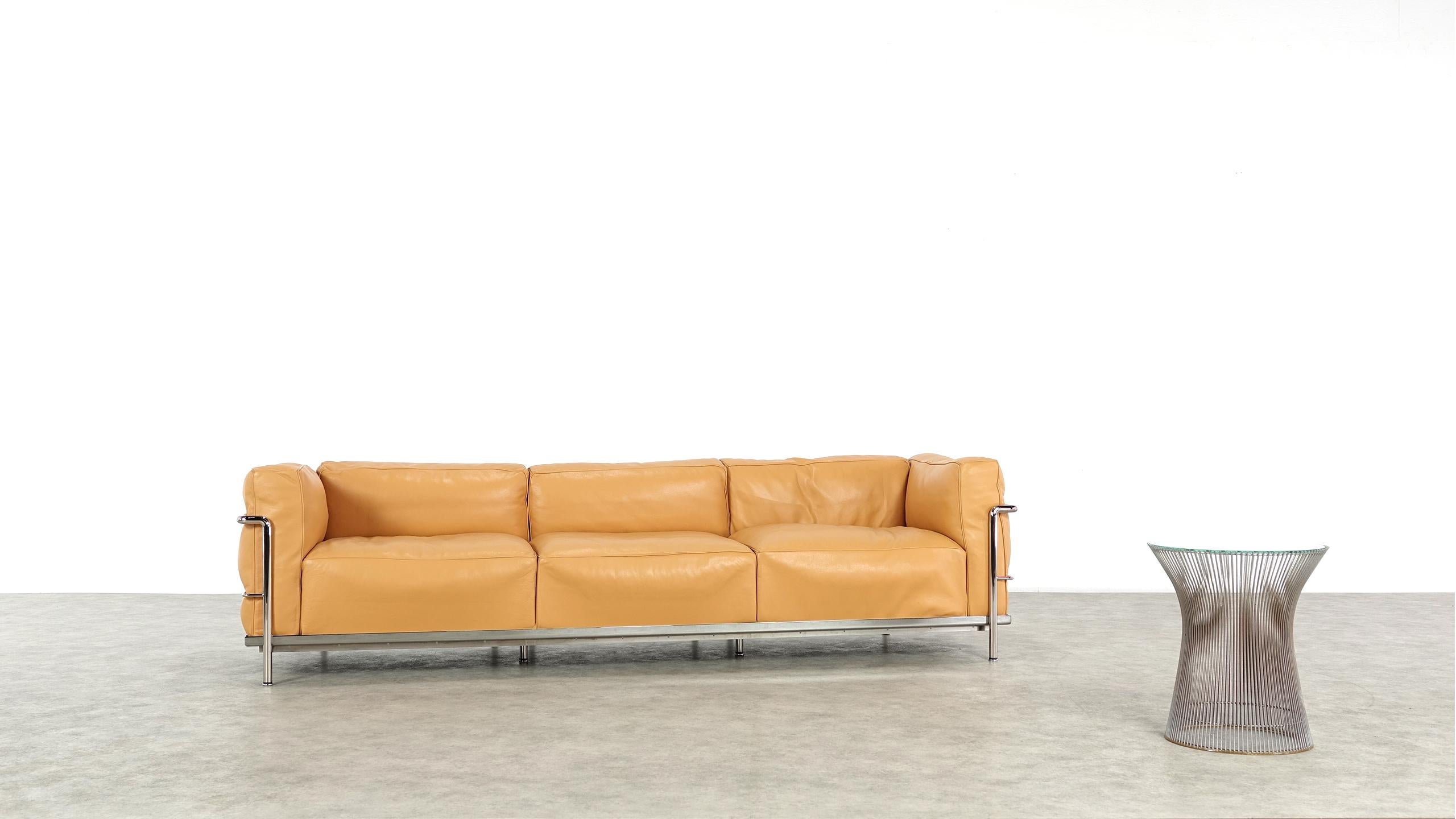 Pierrre Jeanneret & Charlotte Perriand LC3 Cassina Grand Confort 2