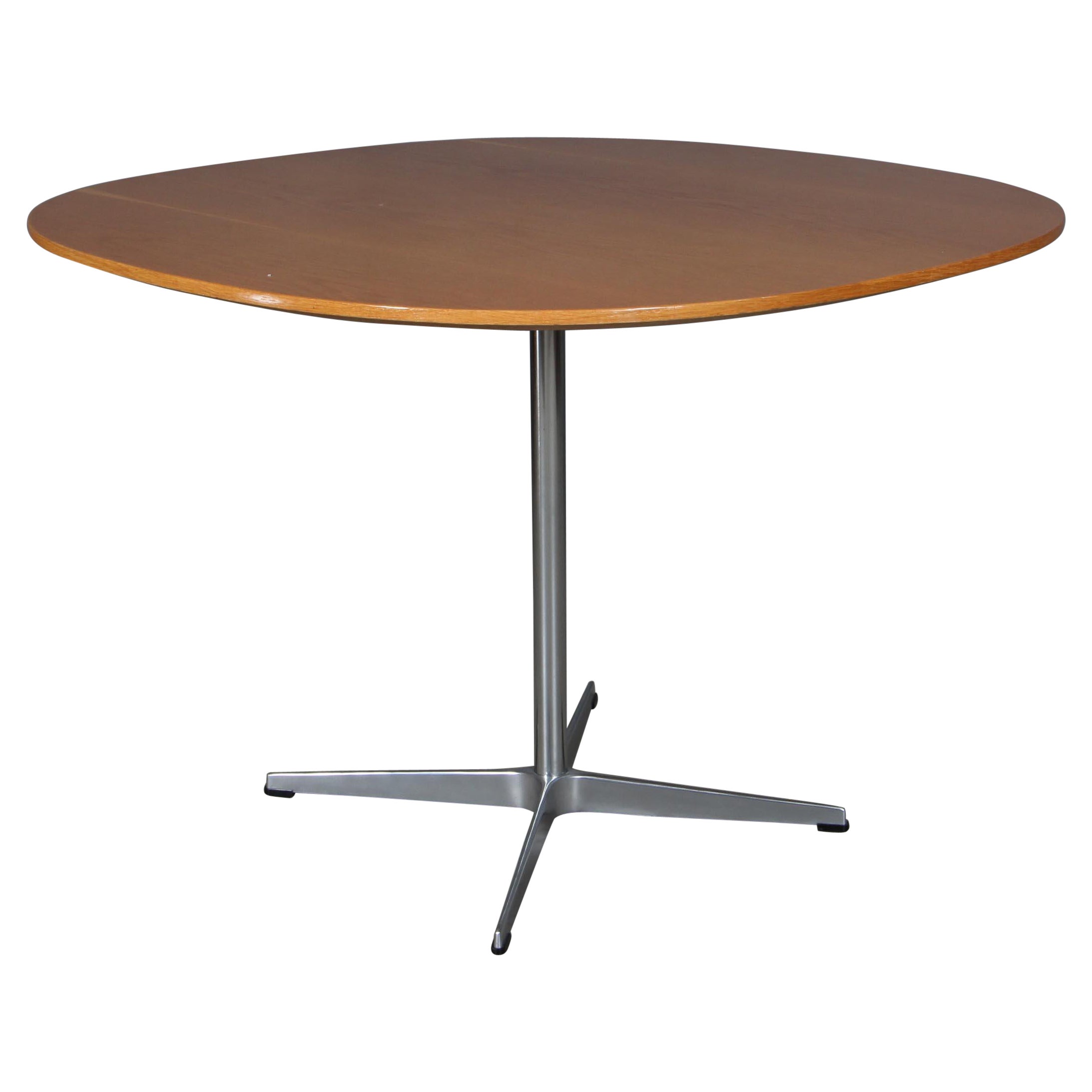 Piet Hein & Arne Jacobsen, Café Table