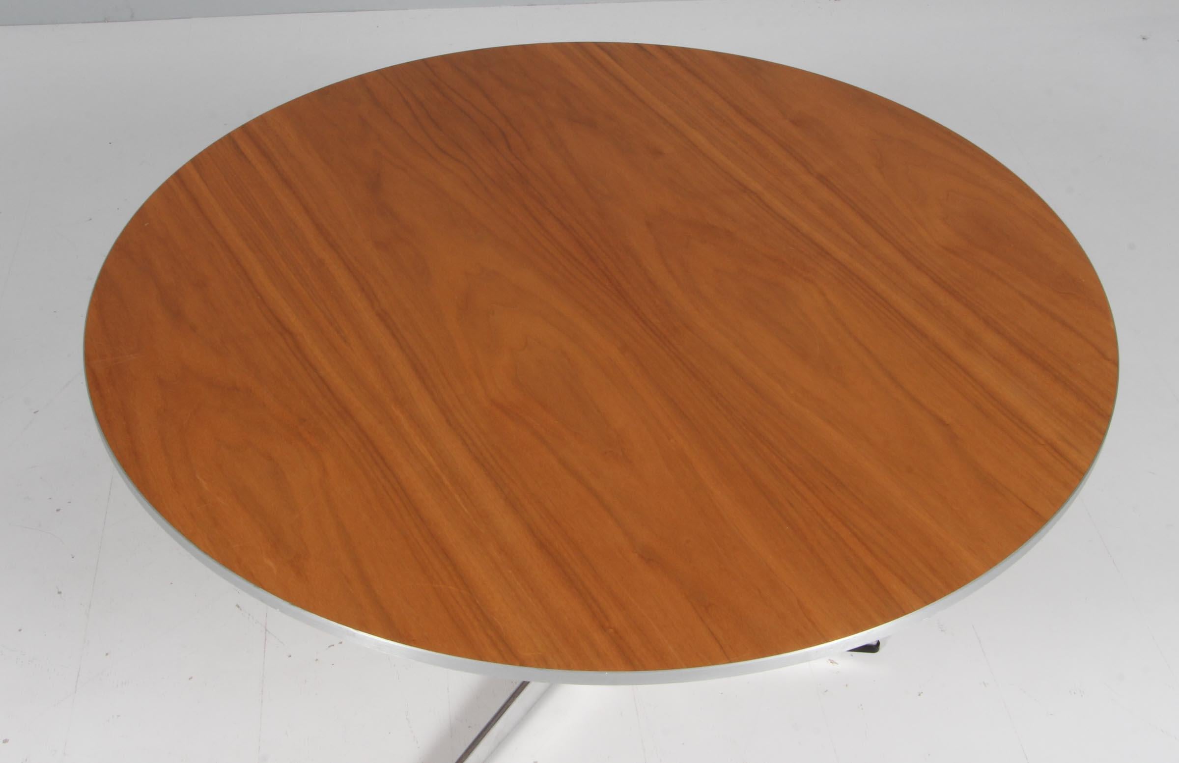 Piet Hein & Arne Jacobsen coffee table with plate of veenered walnut and alu side.

Three star base of aluminium and steel.

Made by Fritz Hansen.