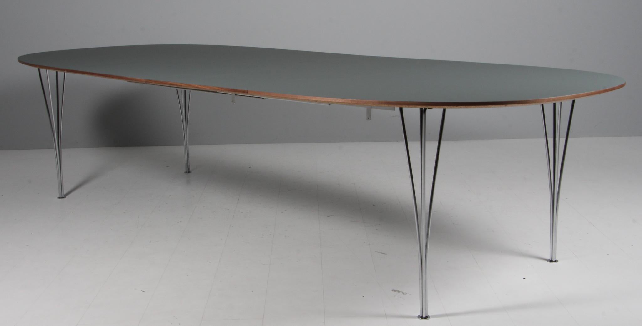 Fine XX secolo Tavolo da pranzo Piet Hein & Arne Jacobsen in laminato fenix e noce in vendita