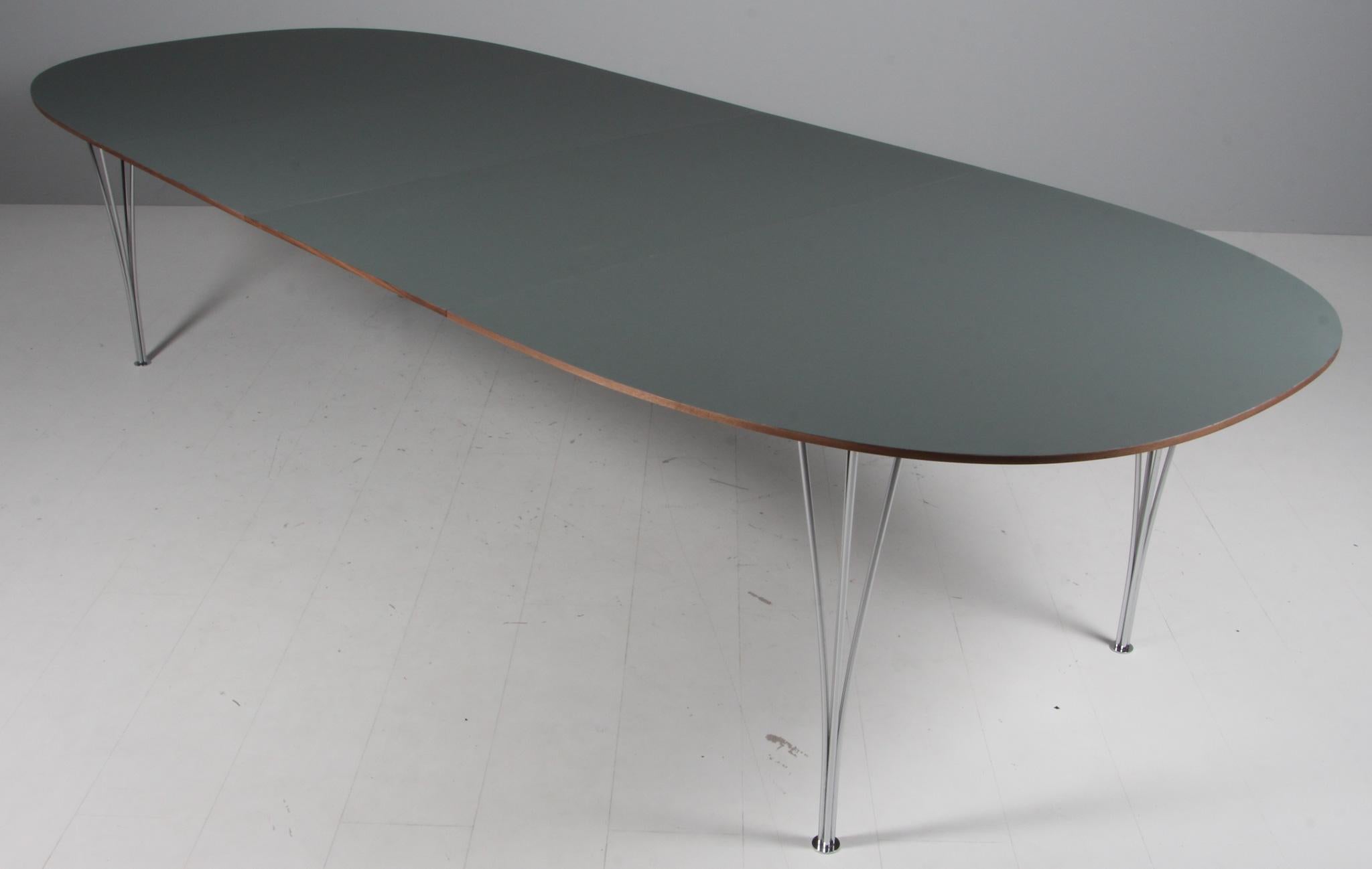 Alluminio Tavolo da pranzo Piet Hein & Arne Jacobsen in laminato fenix e noce in vendita
