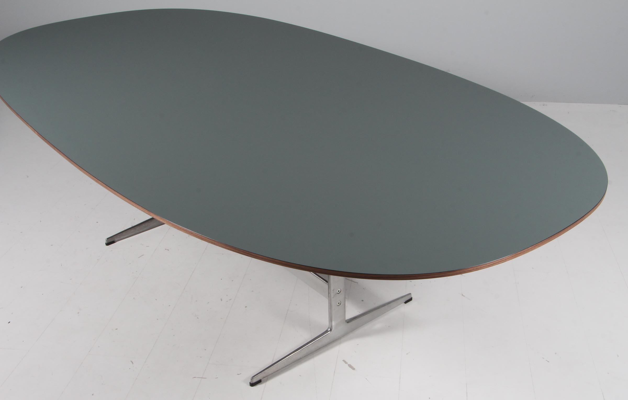 Piet Hein & Arne Jacobsen dining table fenix laminate and walnut For Sale 1