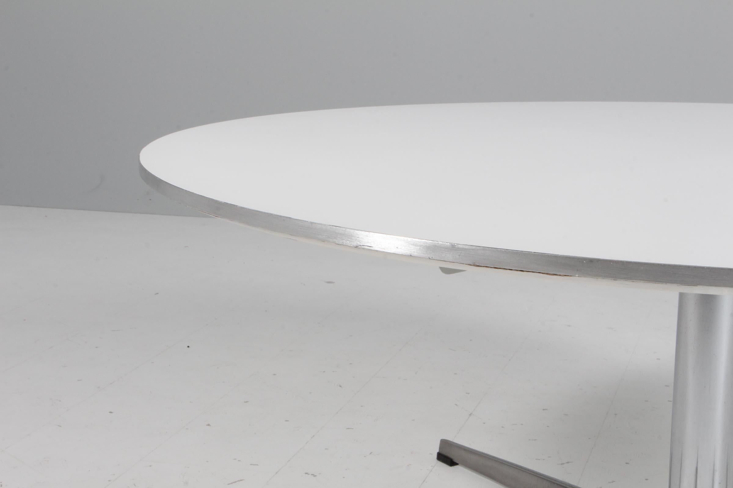 Piet Hein & Arne Jacobsen, round coffee Table In Excellent Condition For Sale In Esbjerg, DK