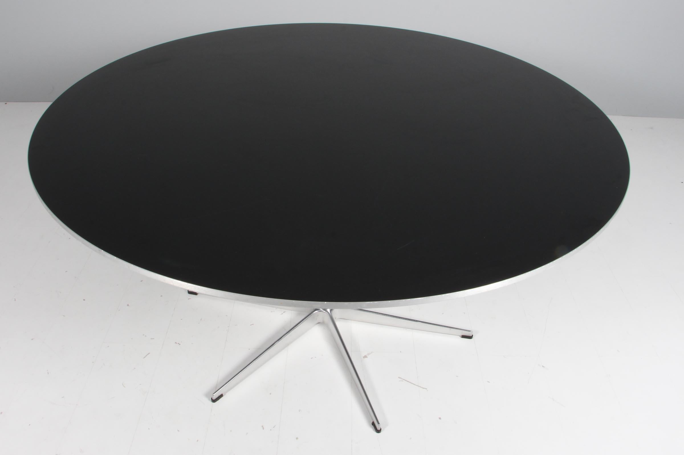 Piet Hein & Arne Jacobsen dining table with black laminate top, alu side.

Six star base of aluminium and steel.

Made by Fritz Hansen.