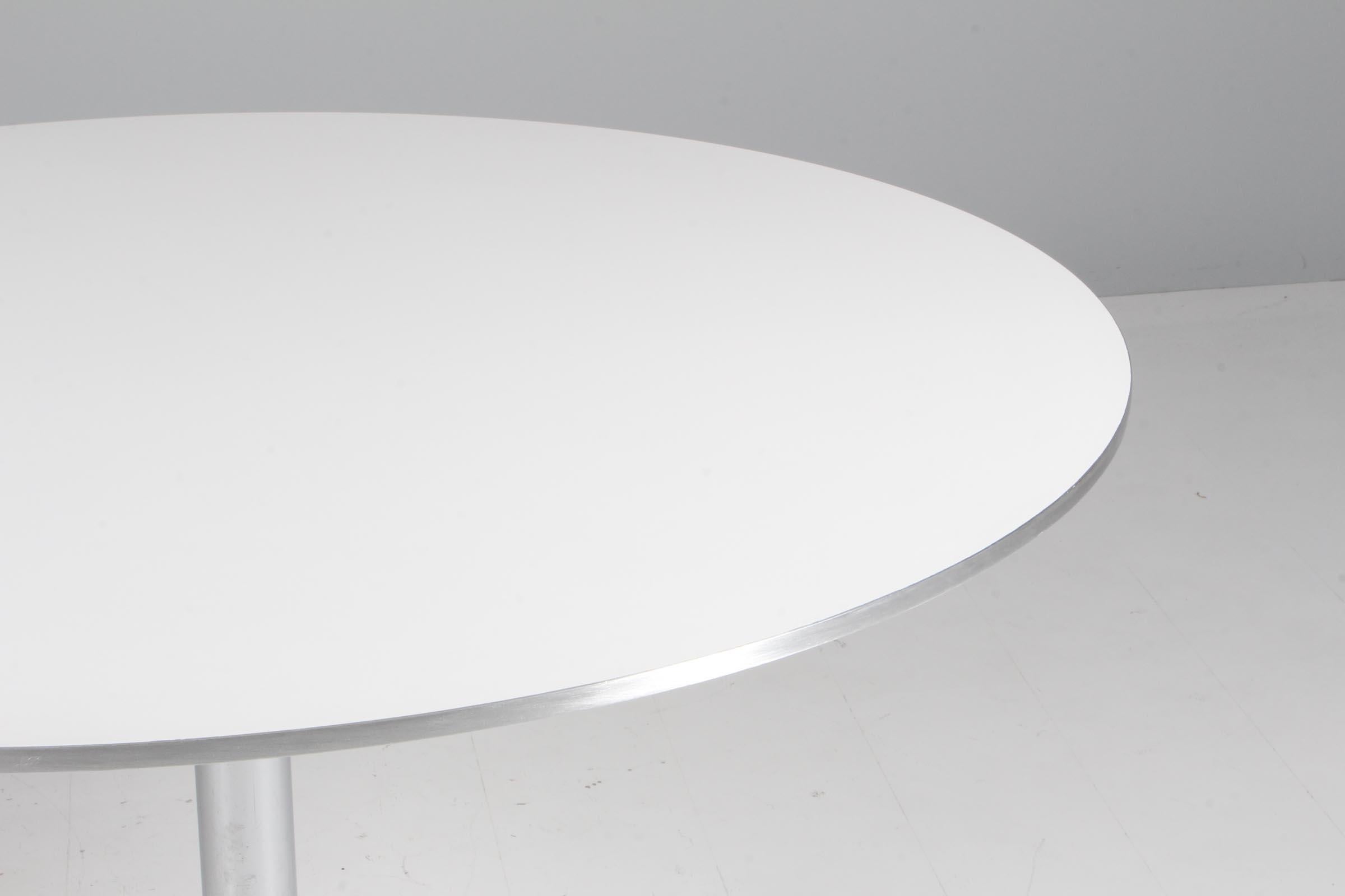 Piet Hein & Arne Jacobsen, round Dining Table In Excellent Condition In Esbjerg, DK