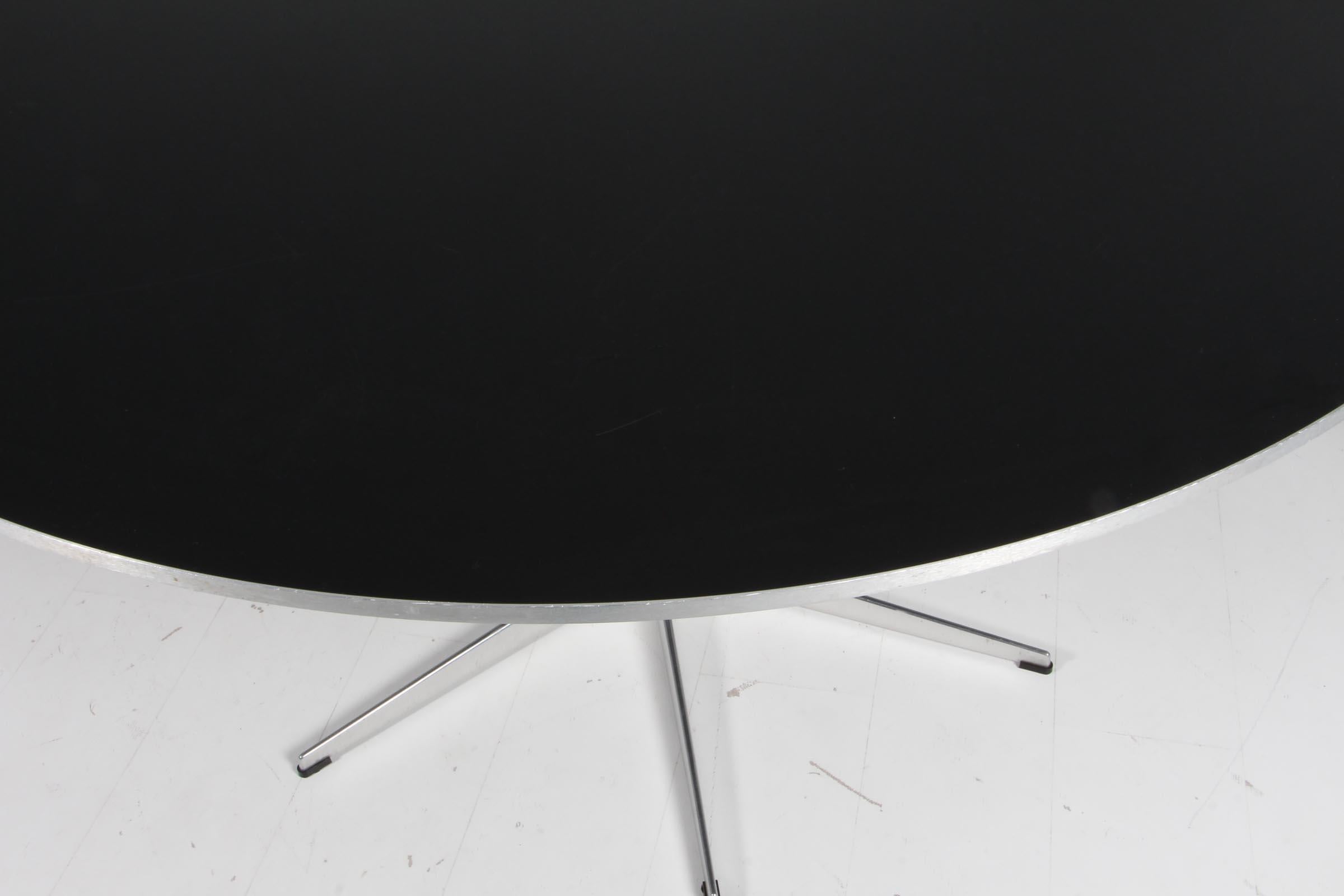 Aluminium Table de salle à manger ronde Piet Hein & Arne Jacobsen en vente