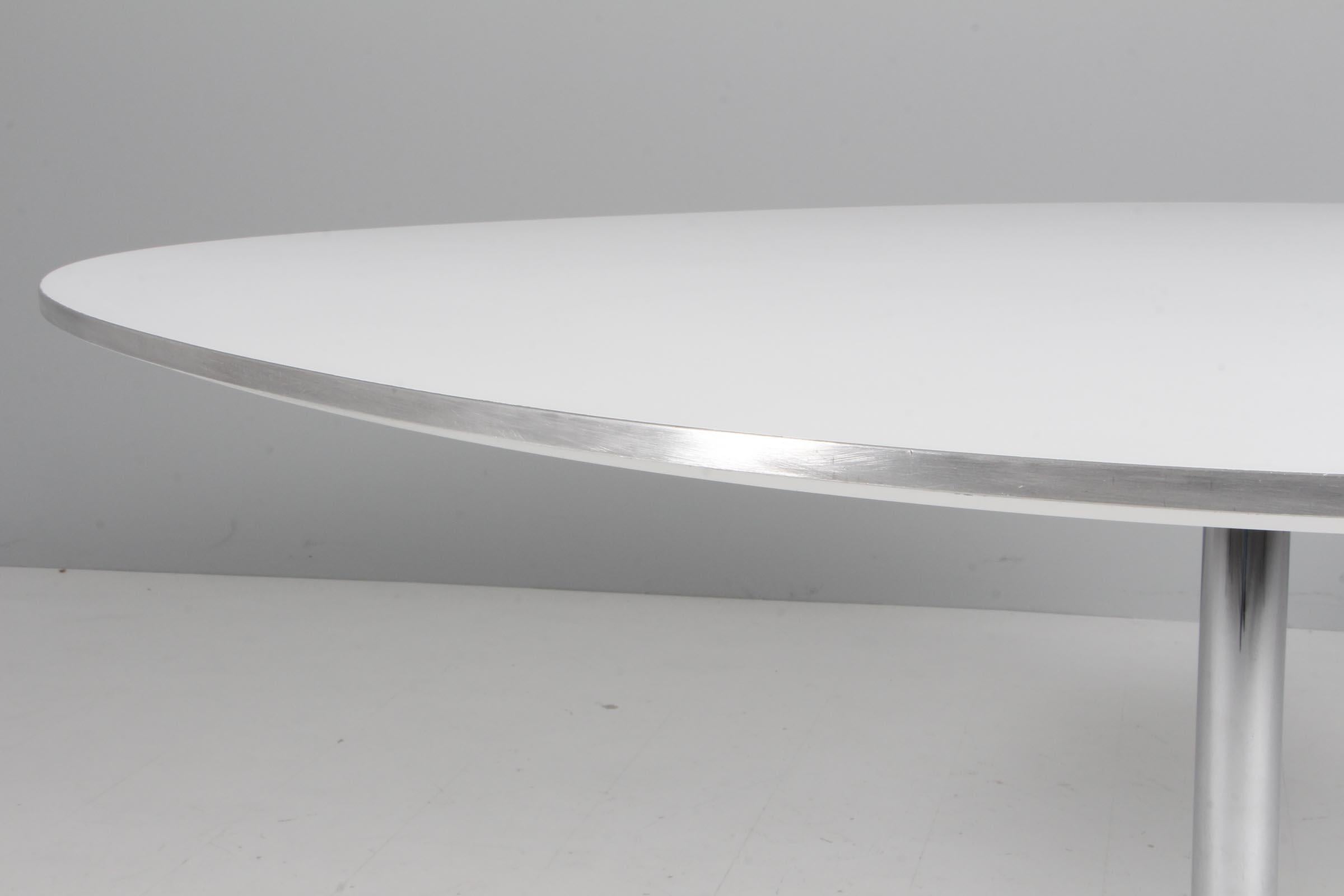 Scandinave moderne Table de salle à manger supercirculaire Piet Hein & Arne Jacobsen en vente