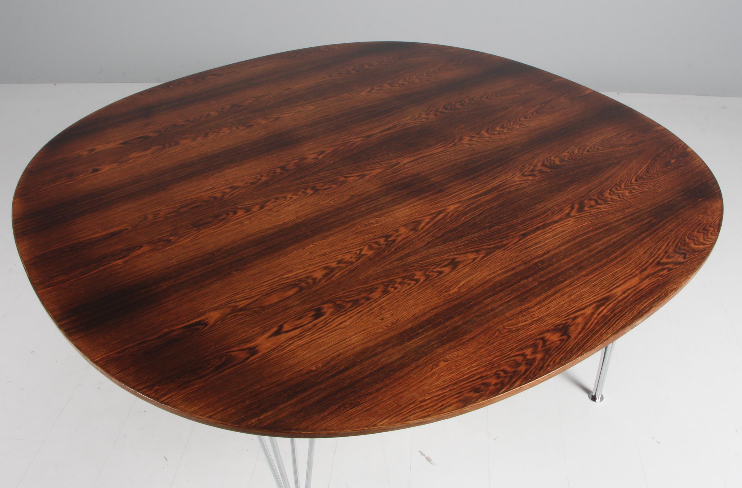 Table de salle à manger Piet Hein & Bruno Mathsson avec plateau original en bois de rose.

Base à six étoiles en aluminium et en acier.

Fabriqué par Fritz Hansen.
