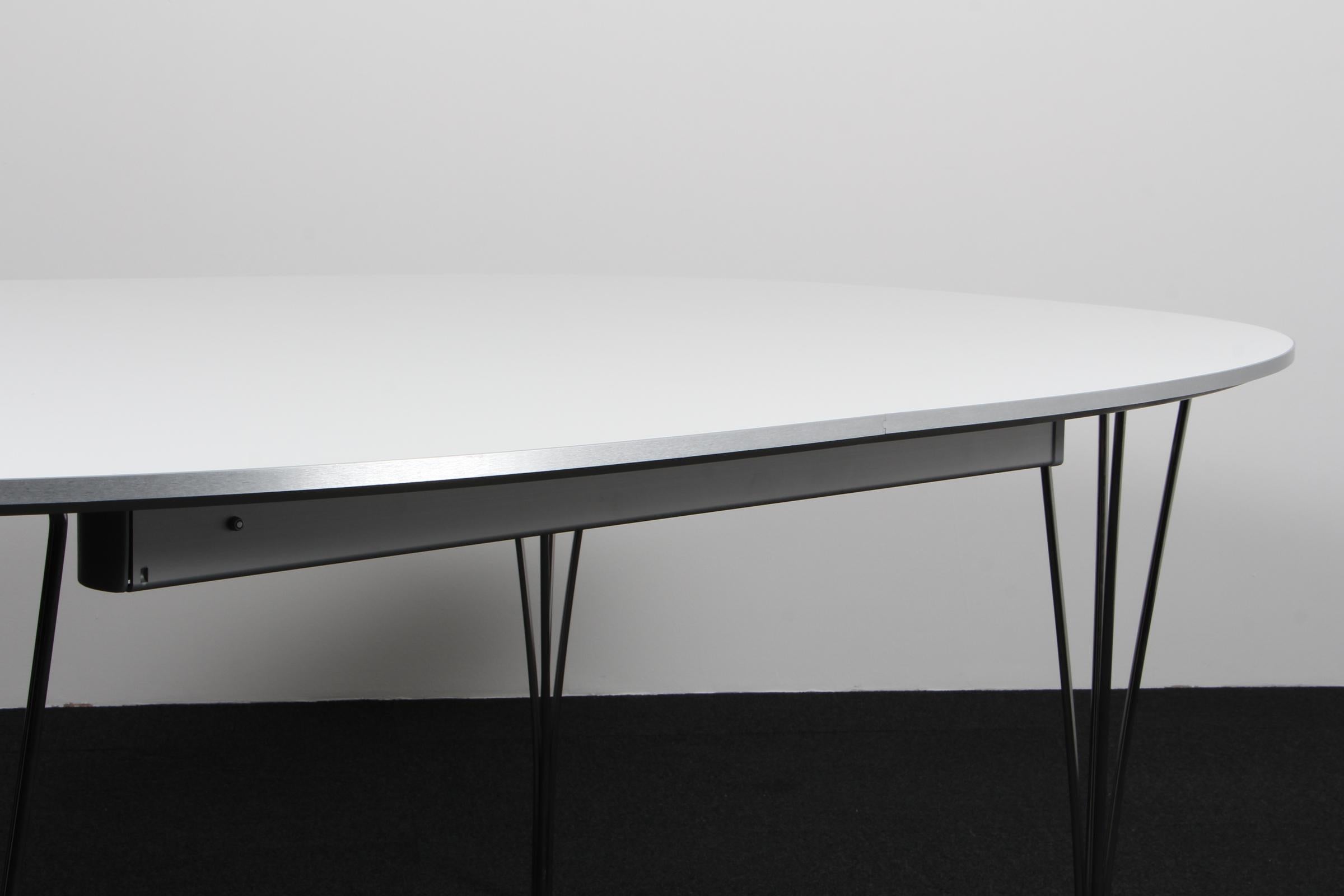 Piet Hein & Bruno Mathsson Dining Table with 2 Extension Leafs Super Elipse In Excellent Condition For Sale In Esbjerg, DK