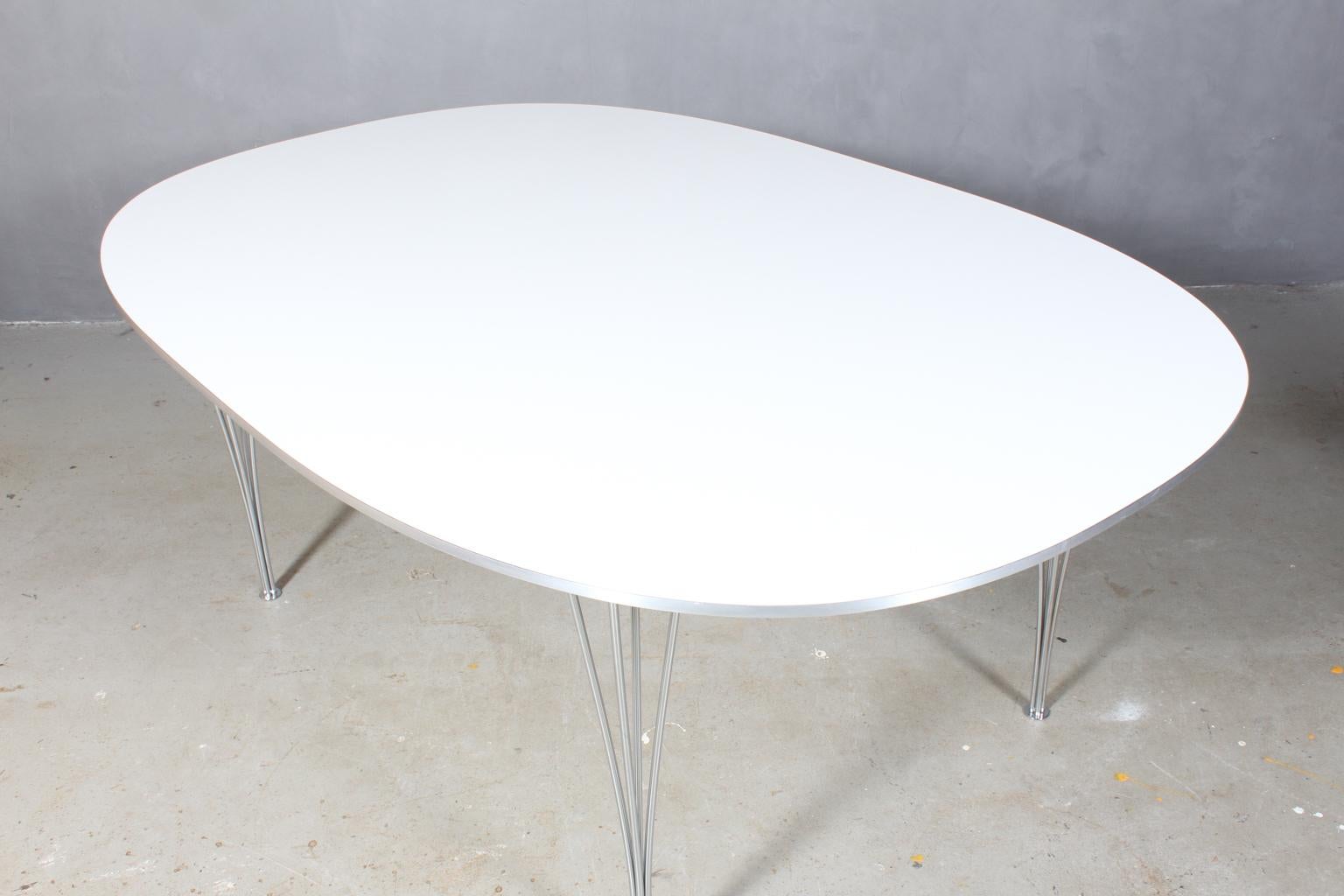 Piet Hein & Bruno Mathsson ellipse dining table white laminate. Alu list on the side.

Legs in chromed steel.

Made by Fritz Hansen 1998.
  