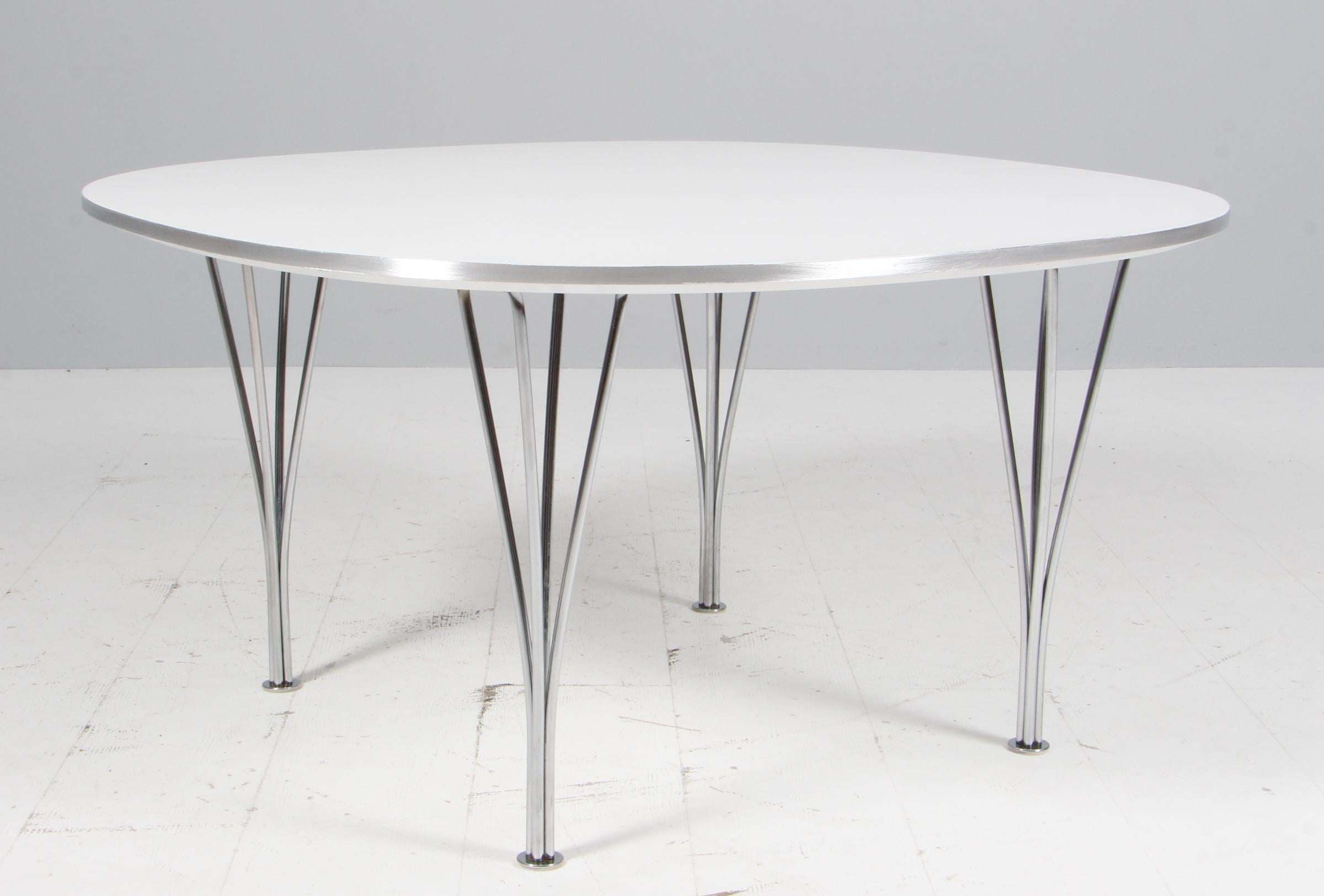 Piet Hein & Bruno Mathsson coffee table new painted.

Chromed Bruno mathsson legs. 

Made by Fritz Hansen.