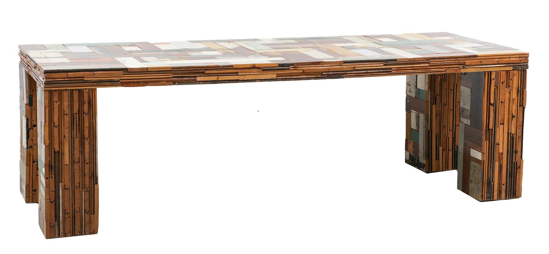 Tavolo da pranzo Piet Hein Eek fatto di legno di scarto con sedie

Un grande e pesante tavolo da pranzo con sei sedie fatte di scarti di legno di Oak. 
Il tavolo laccato lucido con gambe a colonna in strati di legno in vari colori, design di Piet