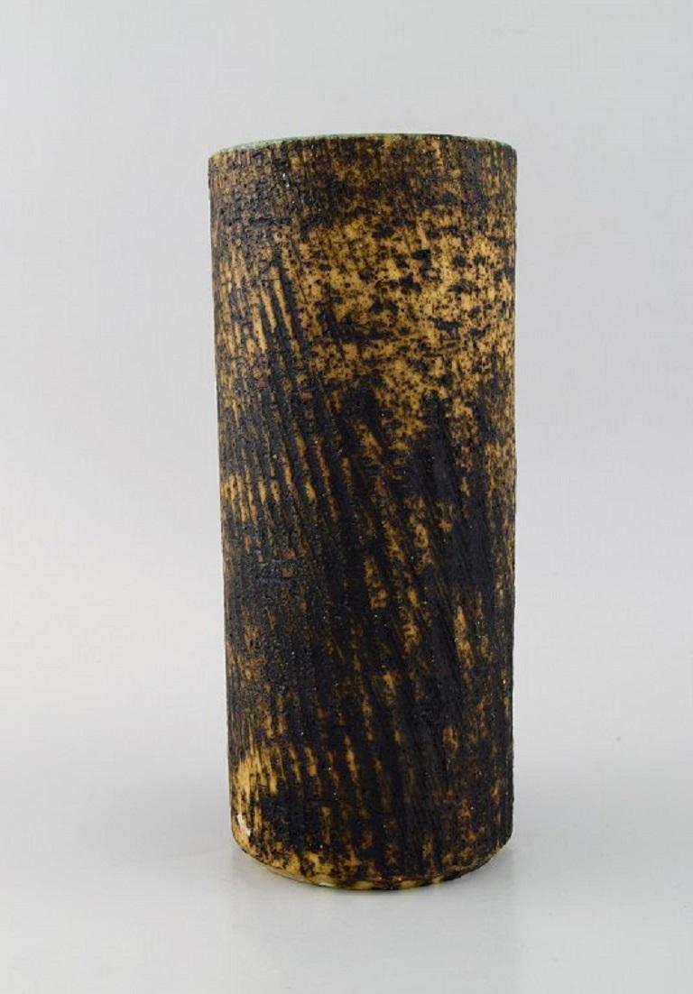 Pieter Groeneveldt (1889-1982), Dutch ceramicist. 
Cylindrical unique vase in glazed ceramics. Mid-20th century.
Measures: 24.5 x 10.5 cm.
In excellent condition.
Stamped.