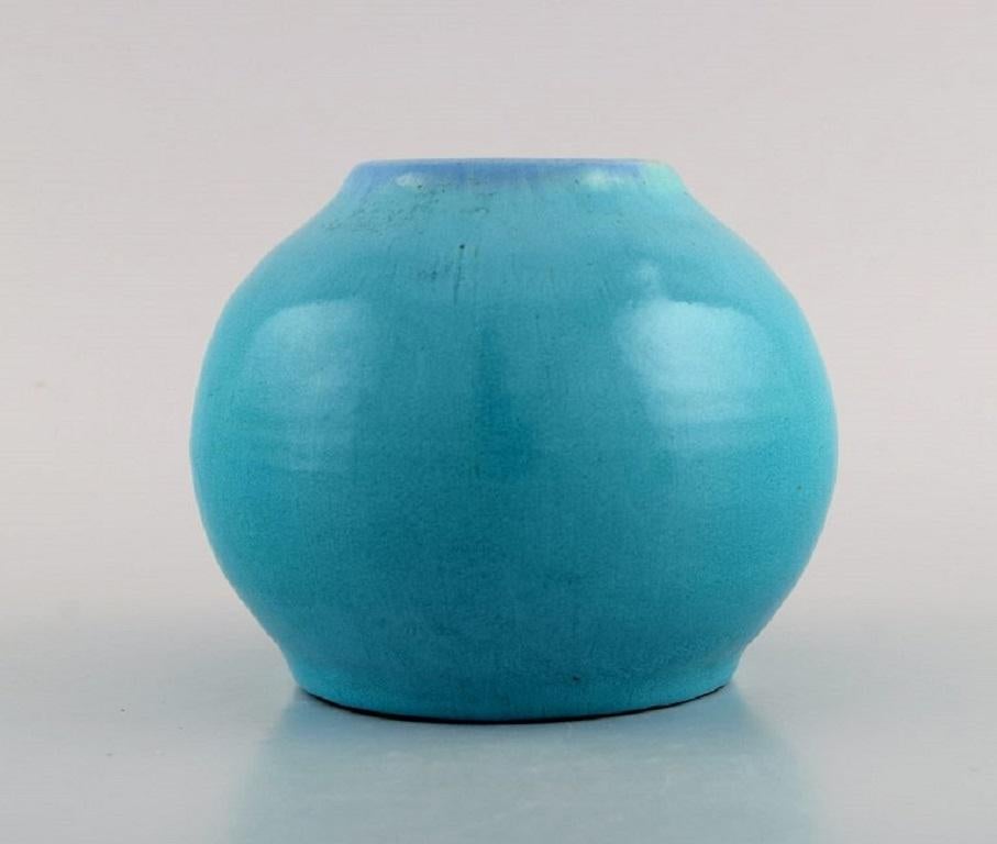 Pieter Groeneveldt (1889-1982), Dutch ceramicist. Unique vase in glazed ceramics.
Beautiful glaze in turquoise shades. Mid-20th century.
Measures: 13.3 x 11 cm.
In excellent condition.
Stamped.

Pieter Groeneveldt was a Dutch artist and