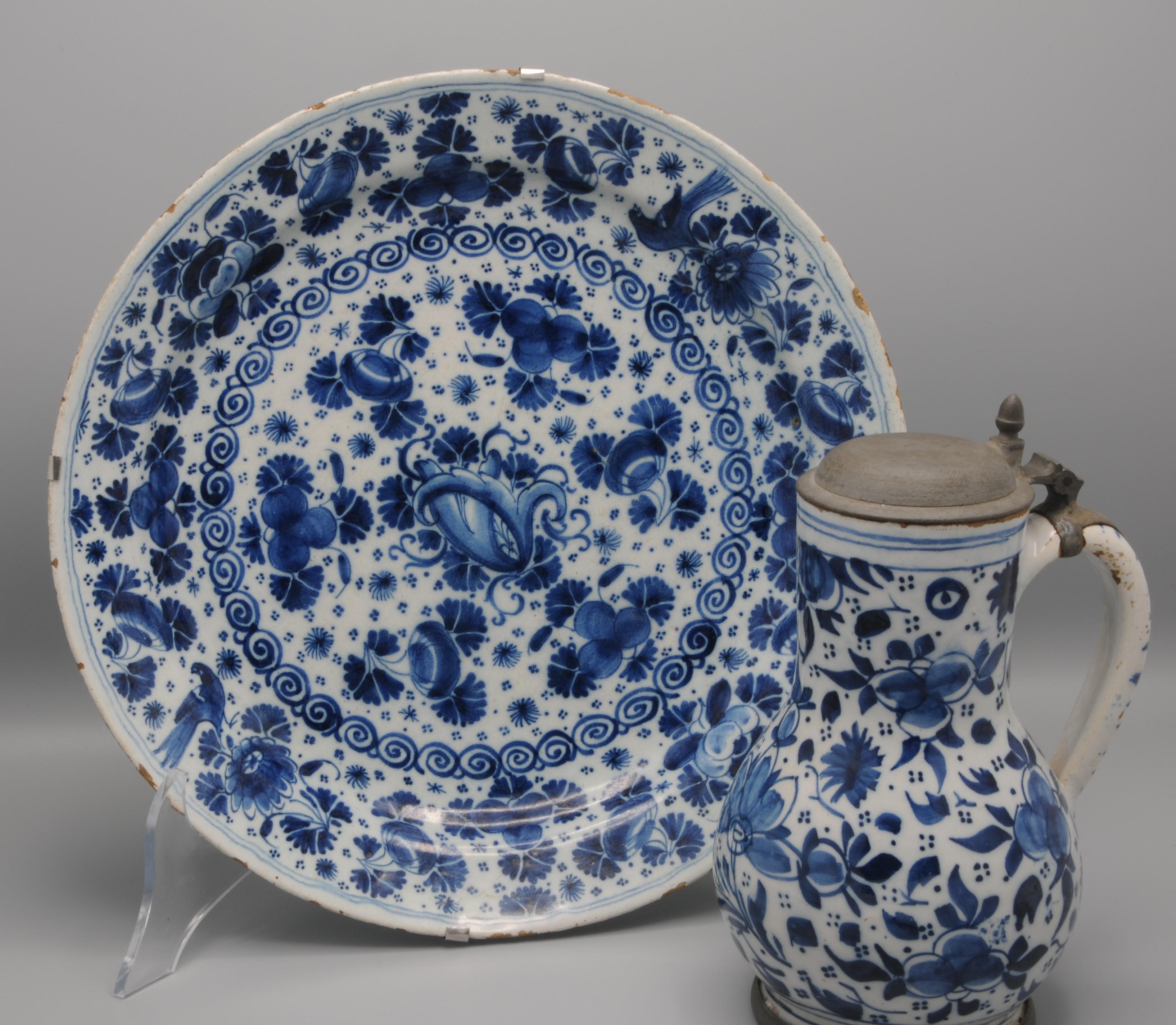Pieter Kam, Delft - Large Charger with 'Parsley / mille fleurs' decor For Sale 5