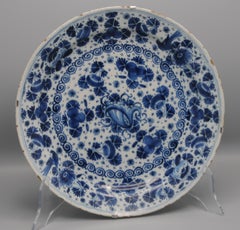 Pieter Kam, Delft - Large Charger with 'Parsley / mille fleurs' decor