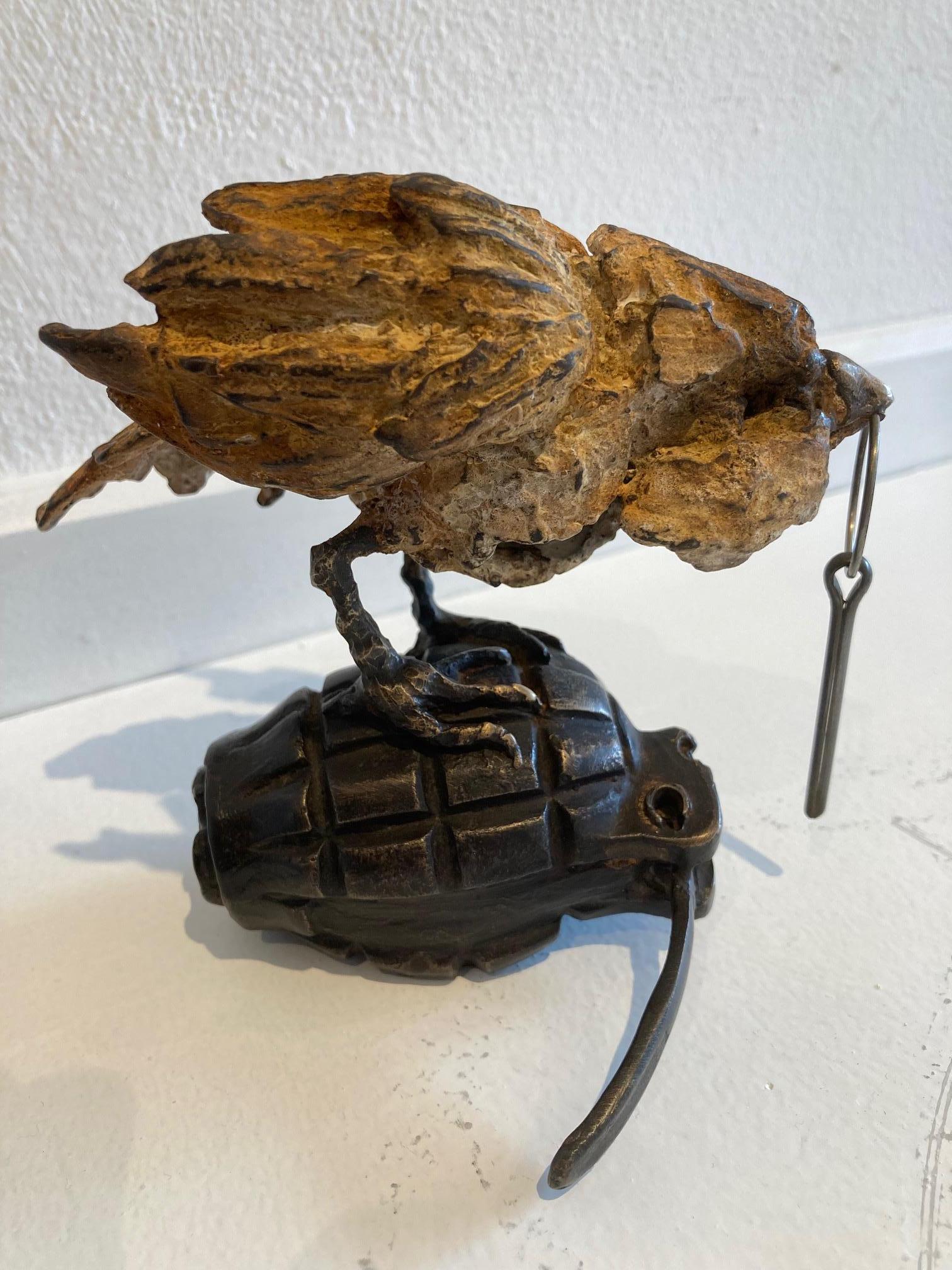 Mus op Granaat Sparrow on Grenade Bird Birds Bronze Sculpture In Stock 1