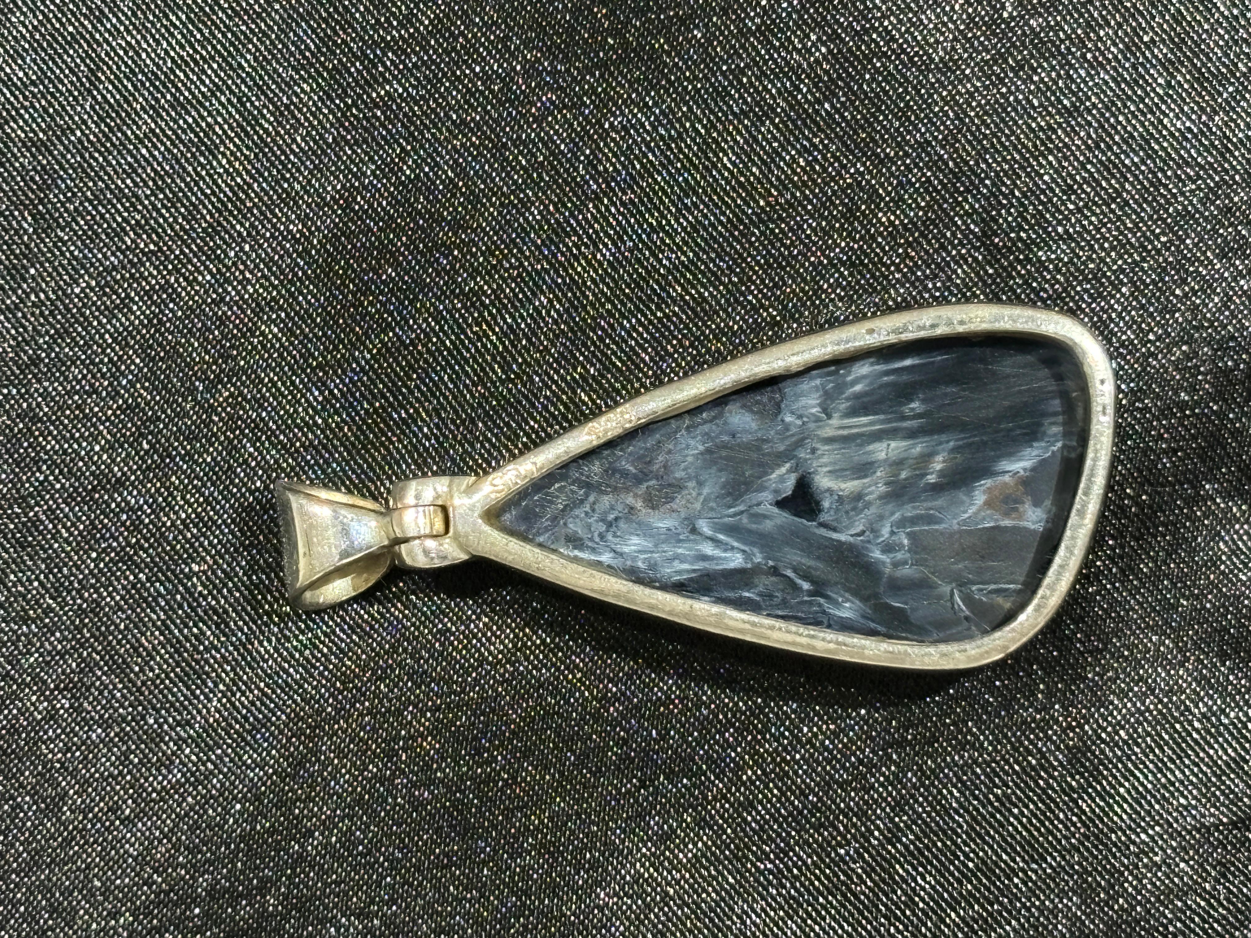 Contemporaneo Ciondolo di pietersite in argento sterling 925 in vendita