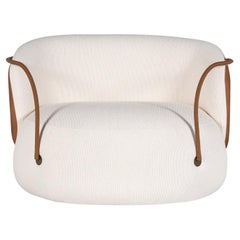 "Pietra" Geschwungener Drehsessel mit Bouclé-Stoffbezug und Lederarmlehnen