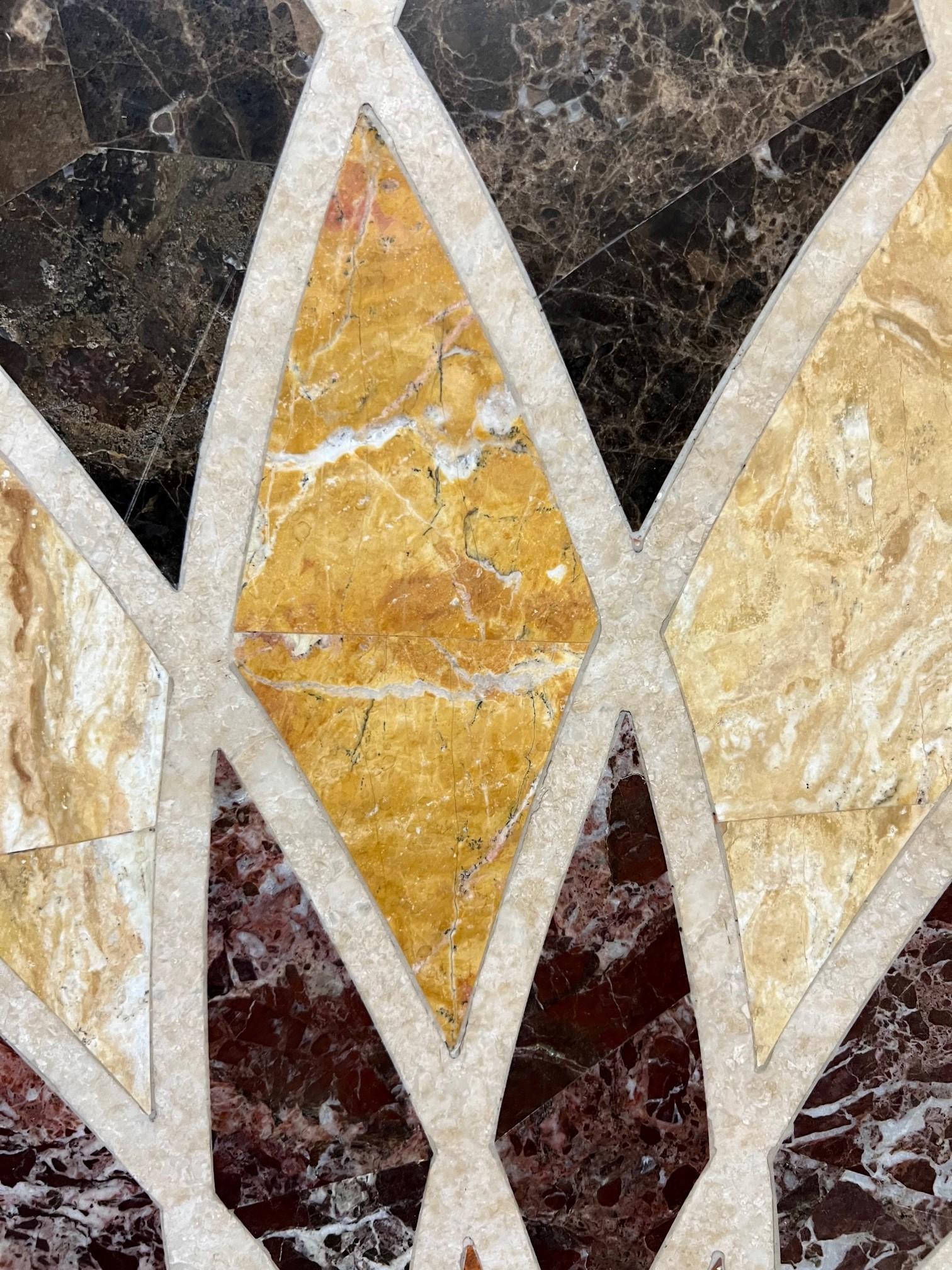 Table ronde Pietra Dura de 60 pouces, plateau en mosaïque de pierre   en vente 3