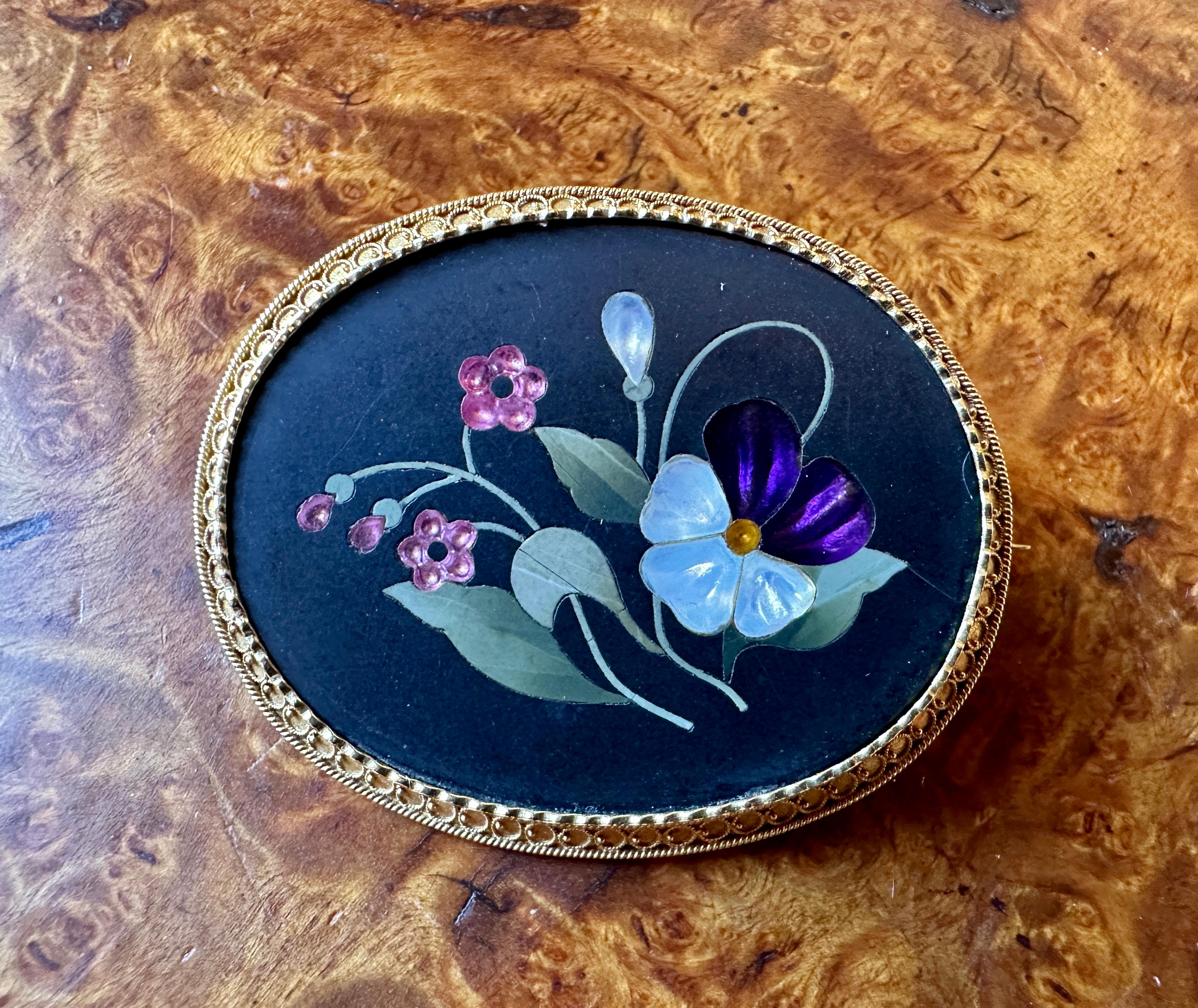 Pietra Dura Amethyst Pansy Flower Brooch Pin 14K Gold Antique Victorian Etruscan In Excellent Condition For Sale In New York, NY
