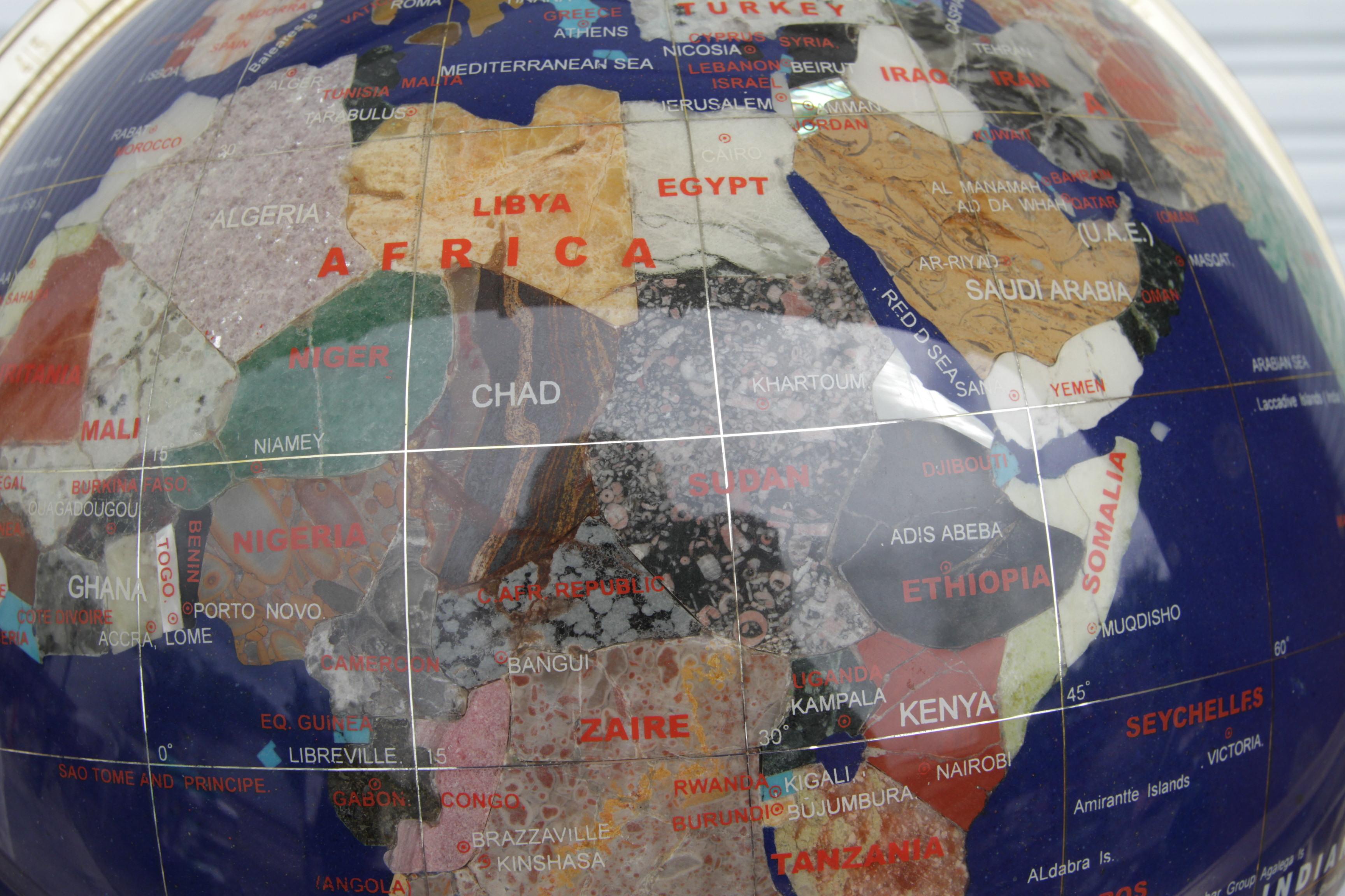 Globe Pietra Dura et laiton attribué à Maitland Smith en vente 3