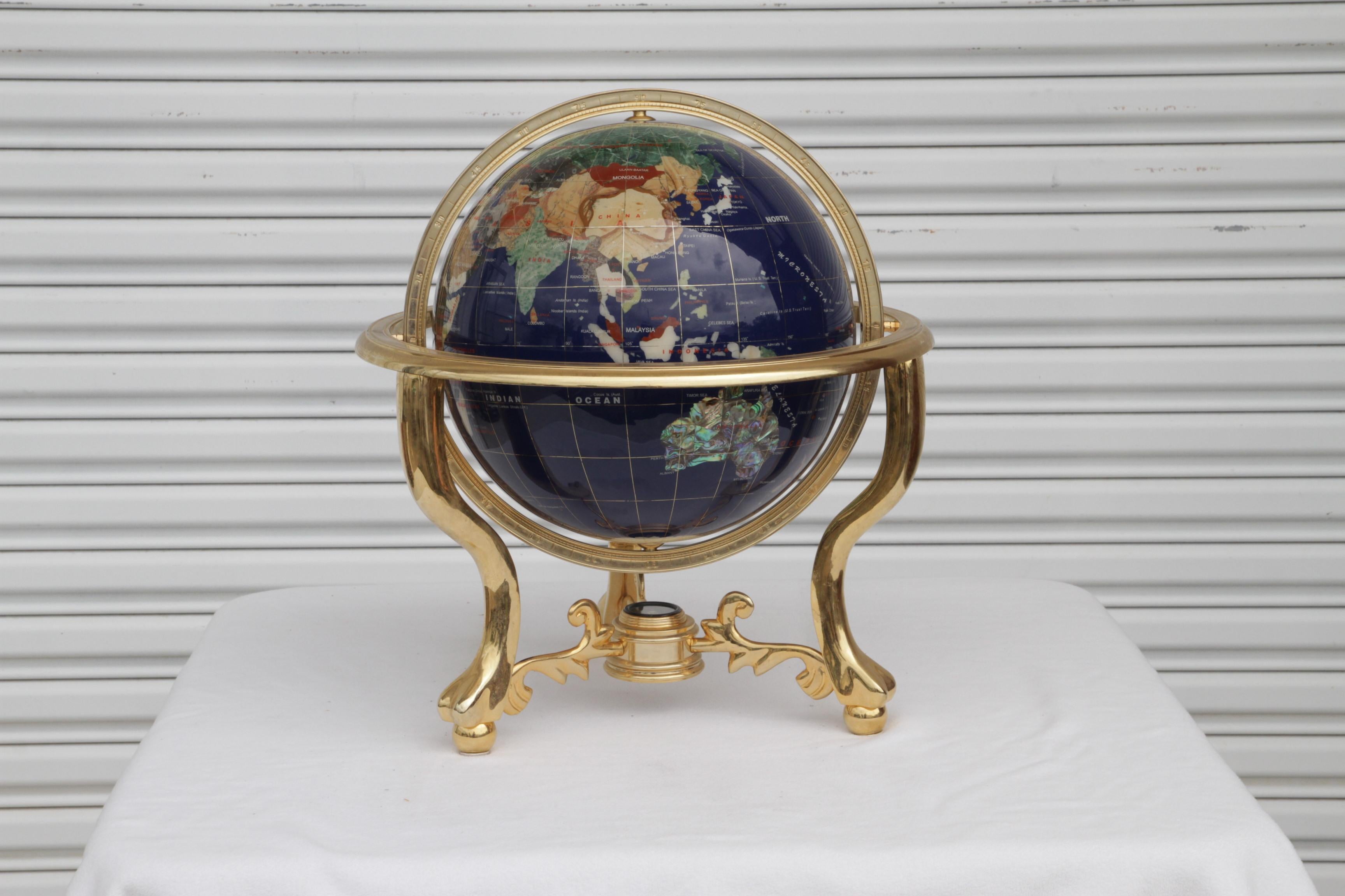 Fait main Globe Pietra Dura et laiton attribué à Maitland Smith en vente