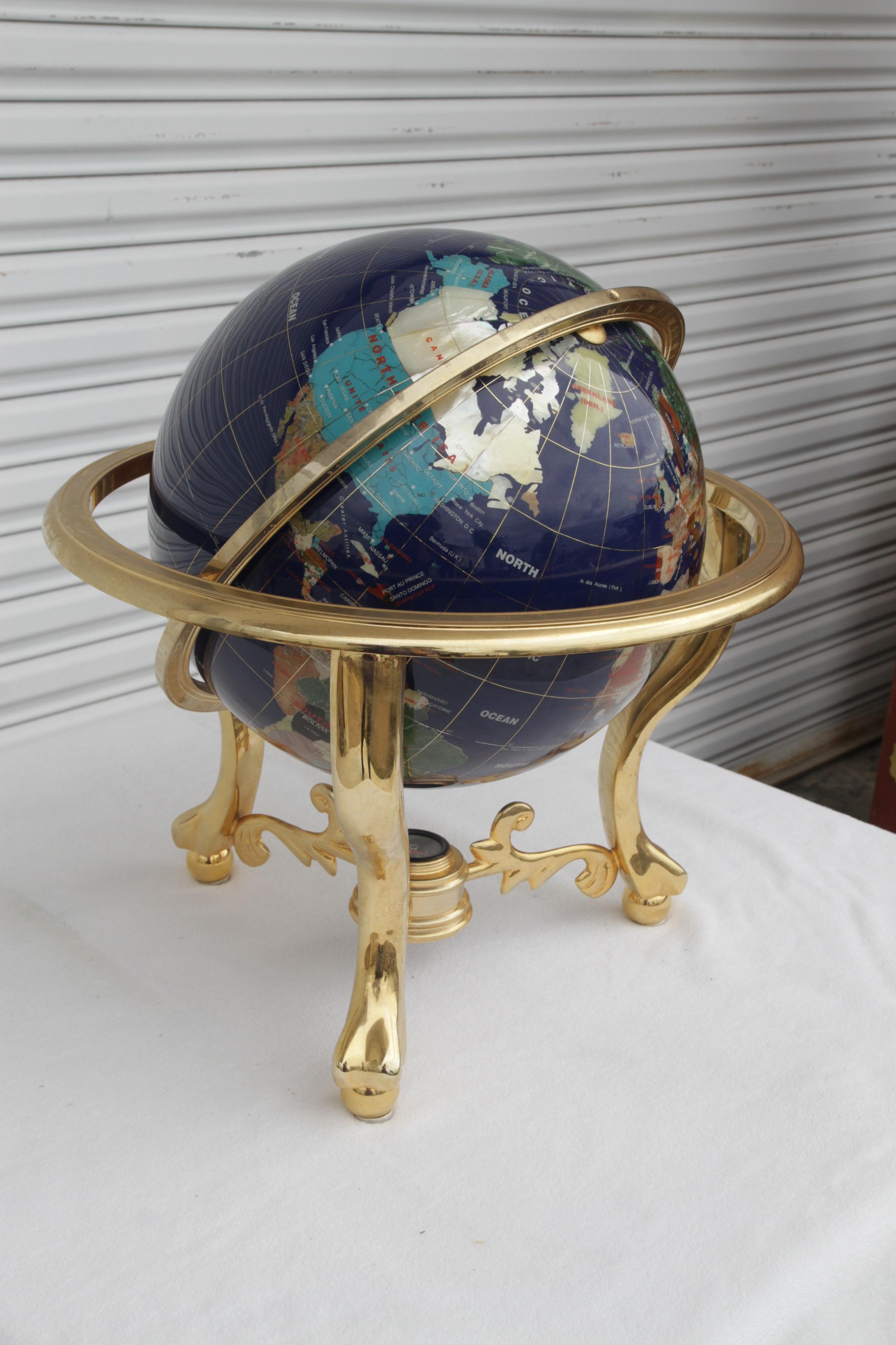Globe Pietra Dura et laiton attribué à Maitland Smith Excellent état - En vente à Pasadena, TX