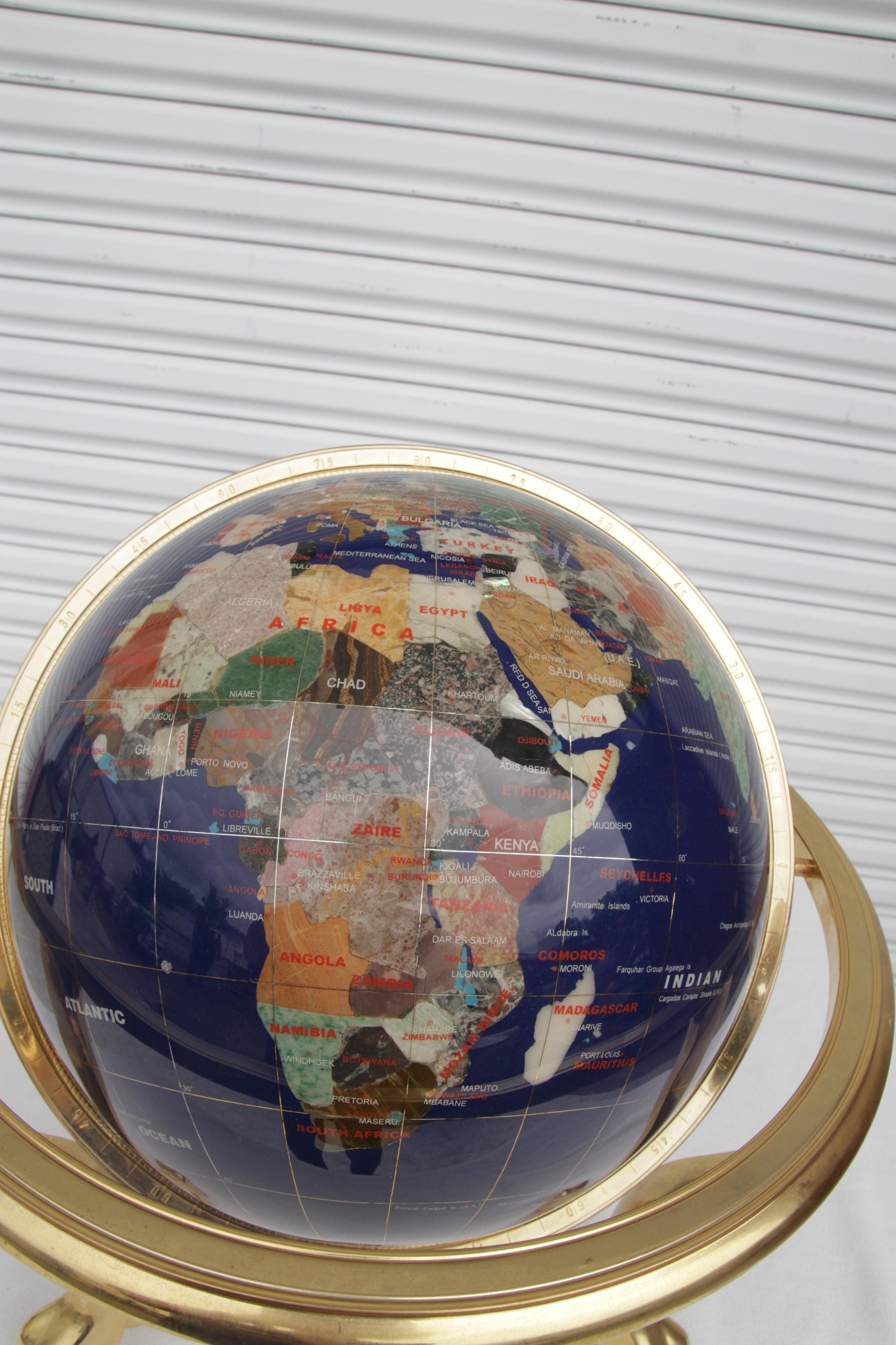 Globe Pietra Dura et laiton attribué à Maitland Smith en vente 1