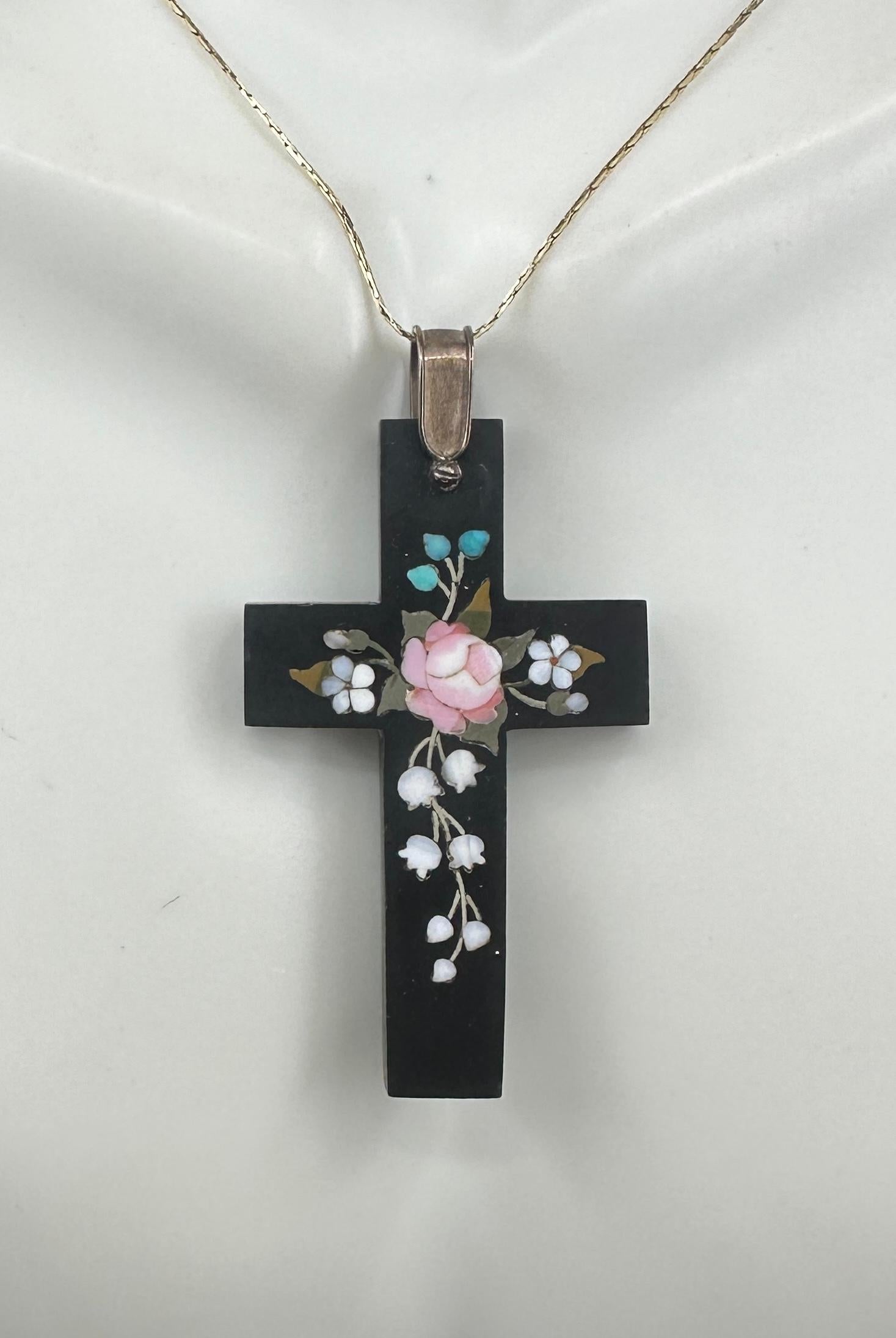 Vittoriano Pietra Dura Croce Rosa Mughetto Collana con ciondolo in oro vittoriano in vendita