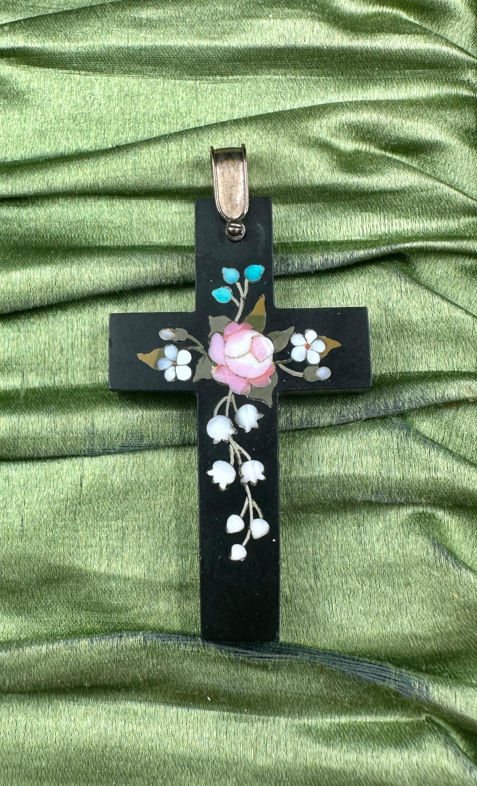 Pietra Dura Croce Rosa Mughetto Collana con ciondolo in oro vittoriano in vendita 1
