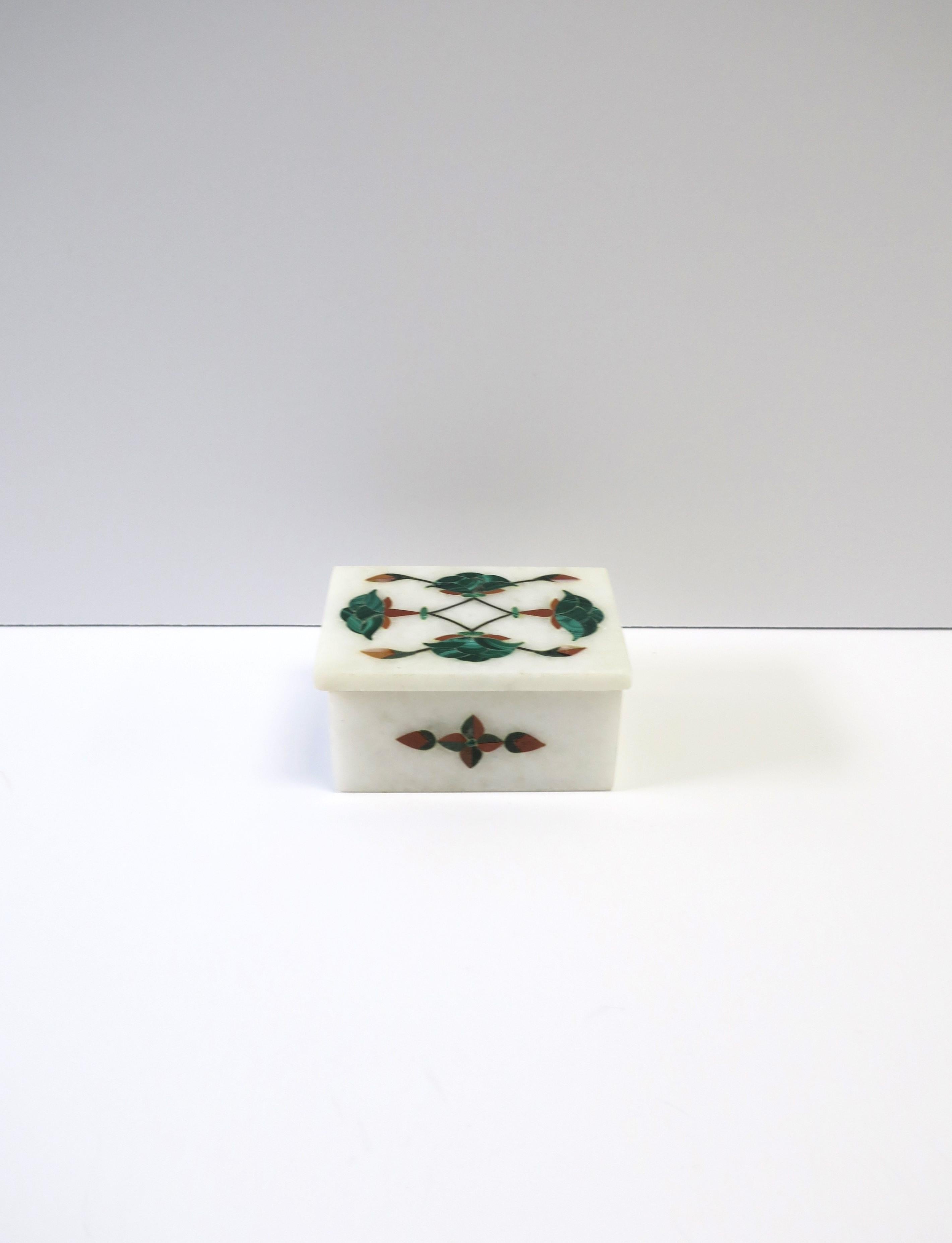 Indian Pietra Dura Green Malachite and White Granit Marble Box