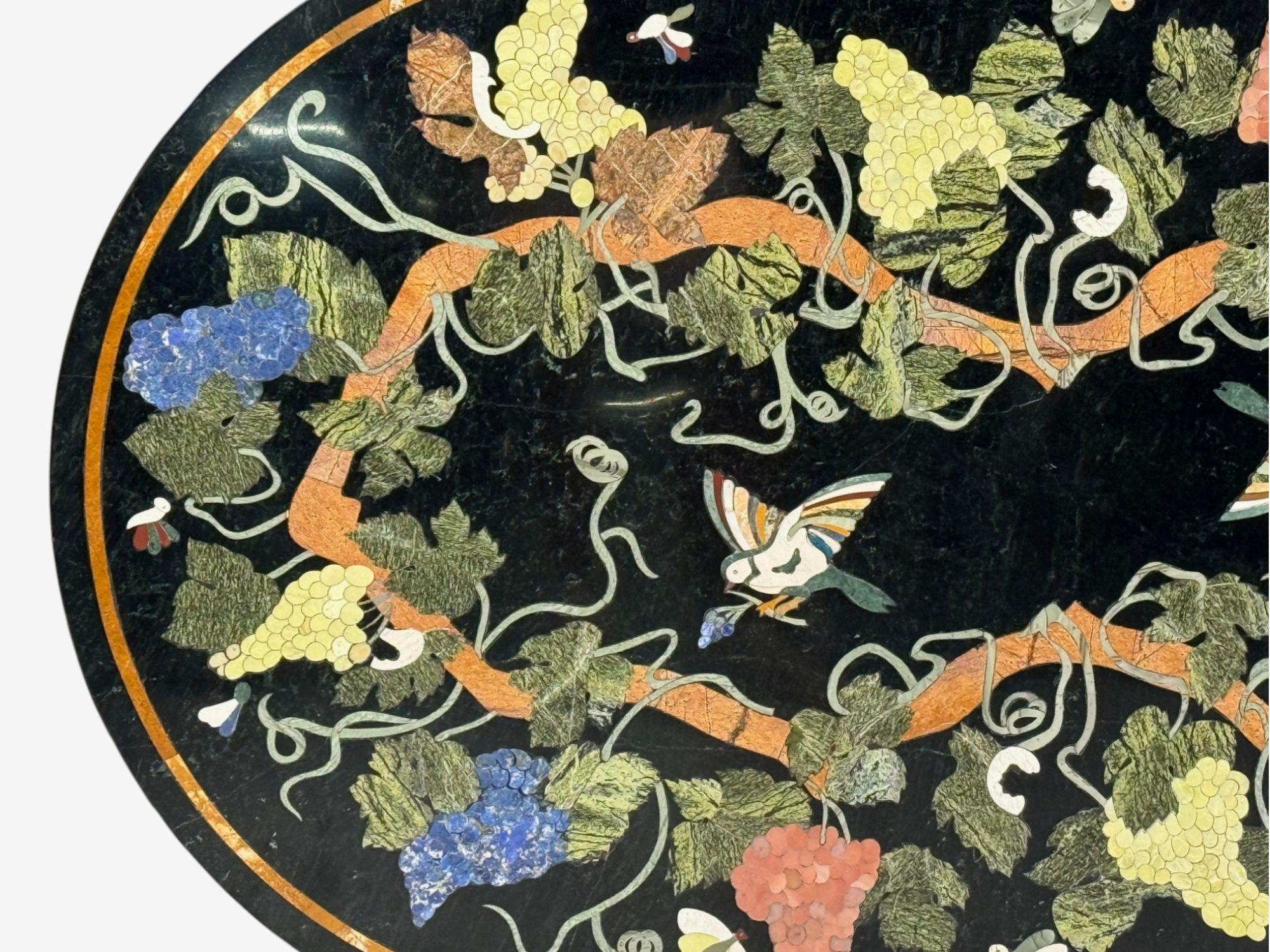 Début du 20ème siècle Pietra Dura, marbre incrusté, plateau de table centrale italienne, Italie, années 1920 en vente