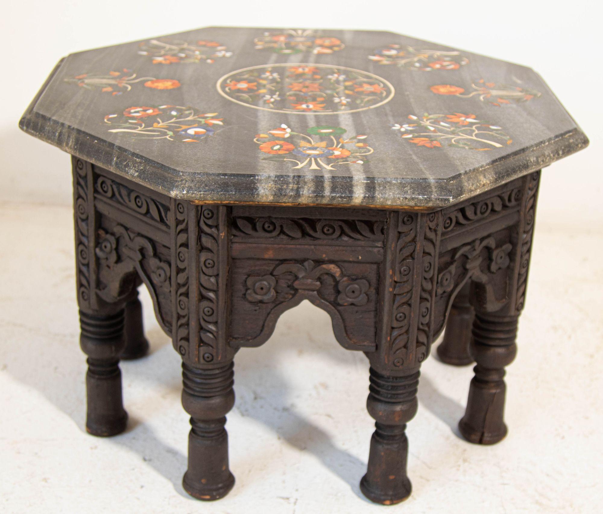 Table d'appoint avec plateau octogonal en mosaïque et marqueterie en marbre Pietra Dura, Agra, Inde en vente 4