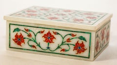 Pietra Dura Mughal-Marmorschachtel mit Blumenmotiv und Intarsien, Rajasthan, Indien, Lapis Malachit