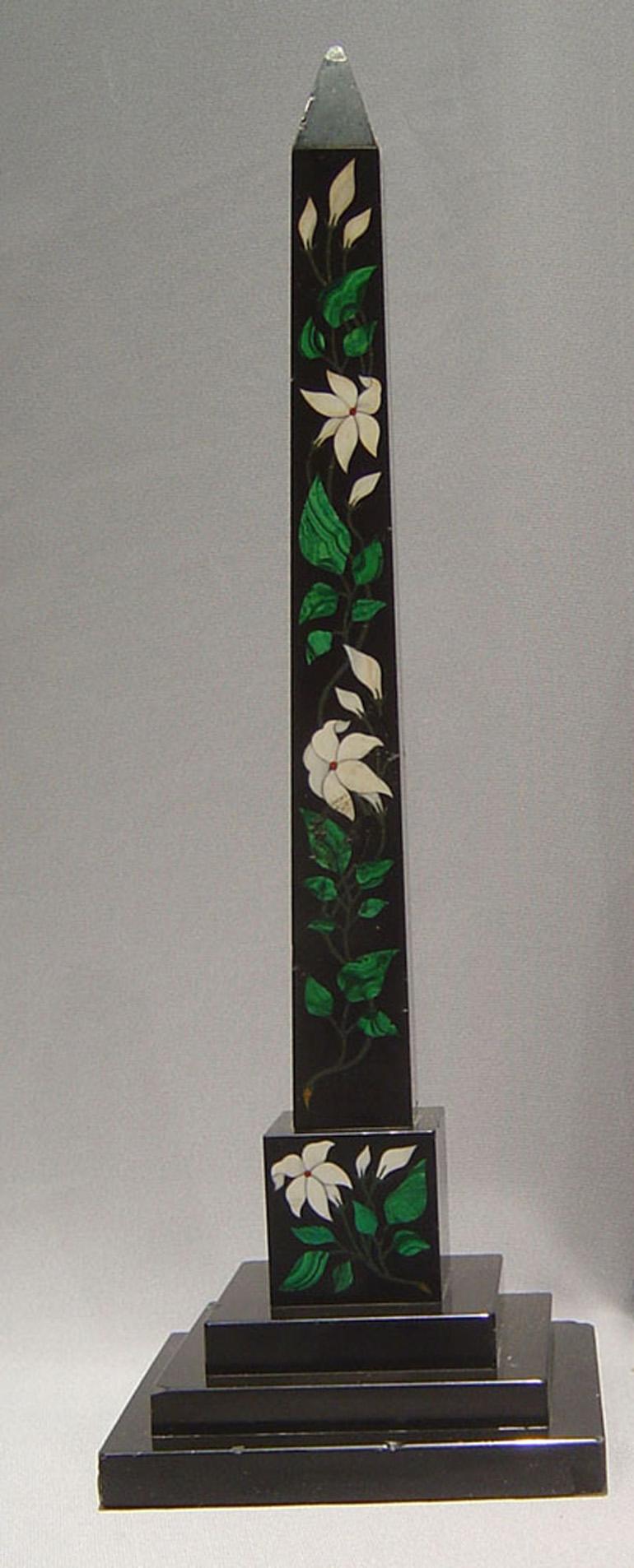 Inglese Obelischi in pietra dura, Derbyshire, Inghilterra, circa 1840 in vendita