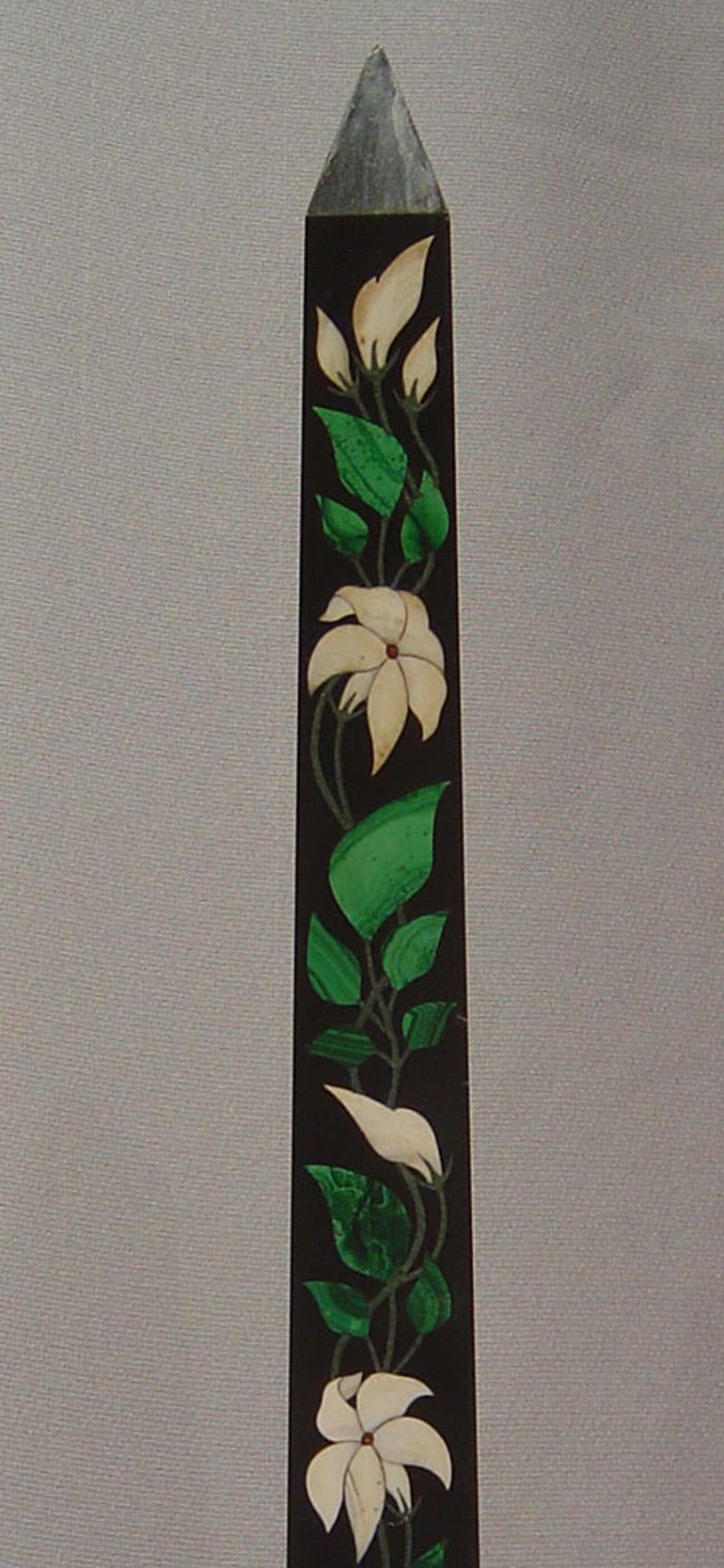 Metà XIX secolo Obelischi in pietra dura, Derbyshire, Inghilterra, circa 1840 in vendita