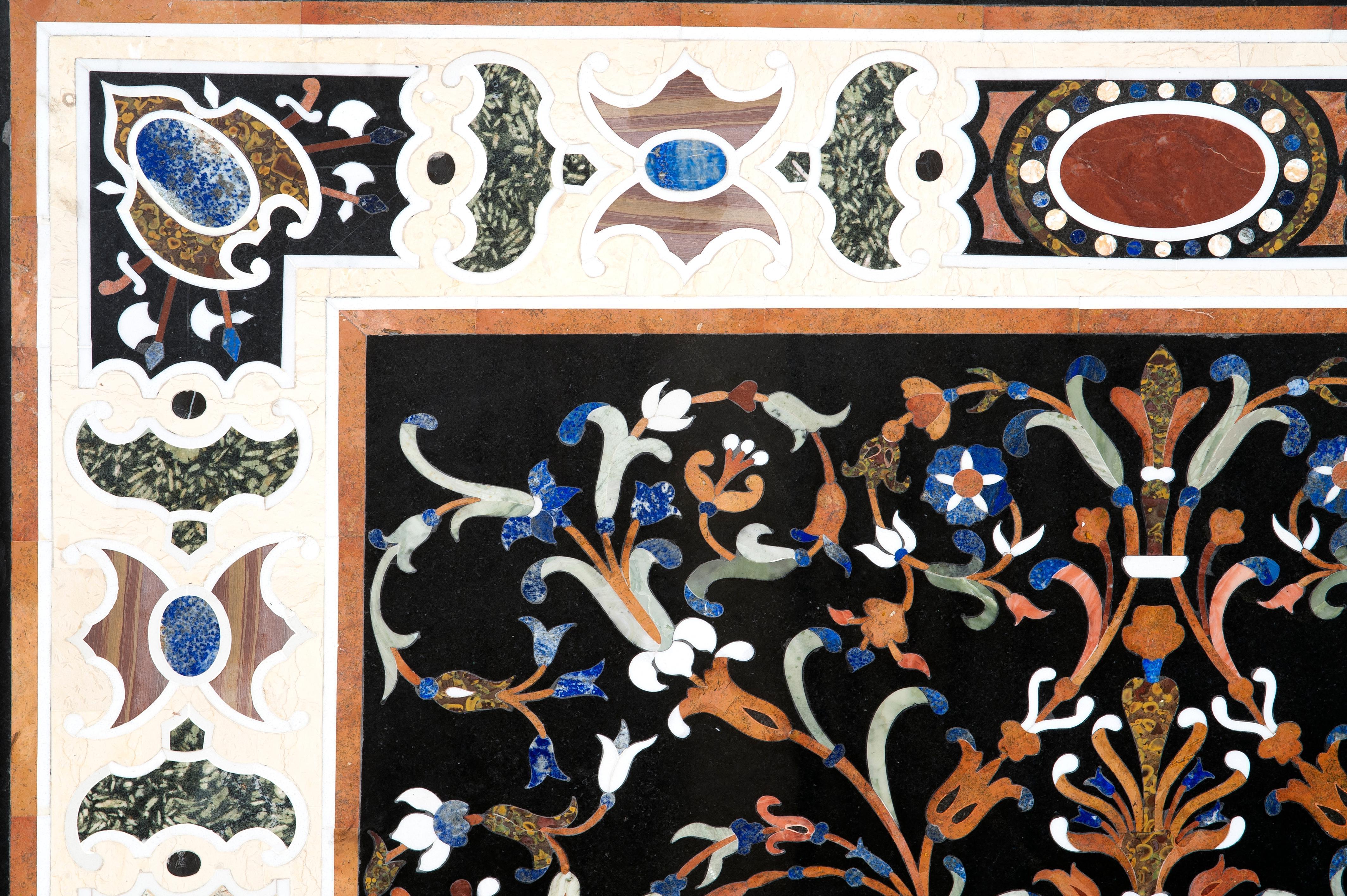 Tablero cuadrado de Pietra DURA, inspirado en los modelos italianos del siglo XVI Europeo en venta