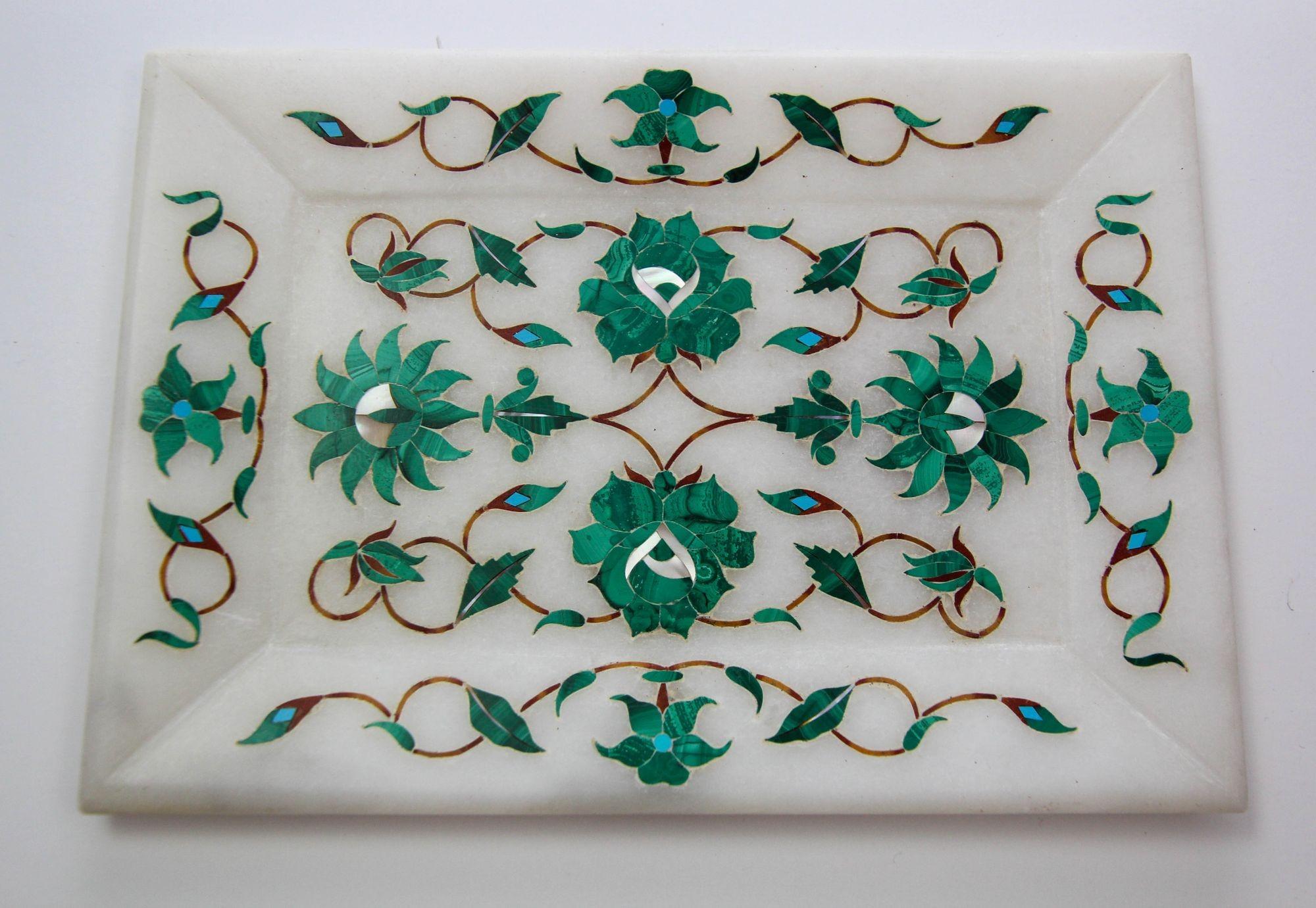 Plat en marbre blanc incrusté Pietra Dura, fabriqué à la main à Agra, Inde, 1950 en vente 3