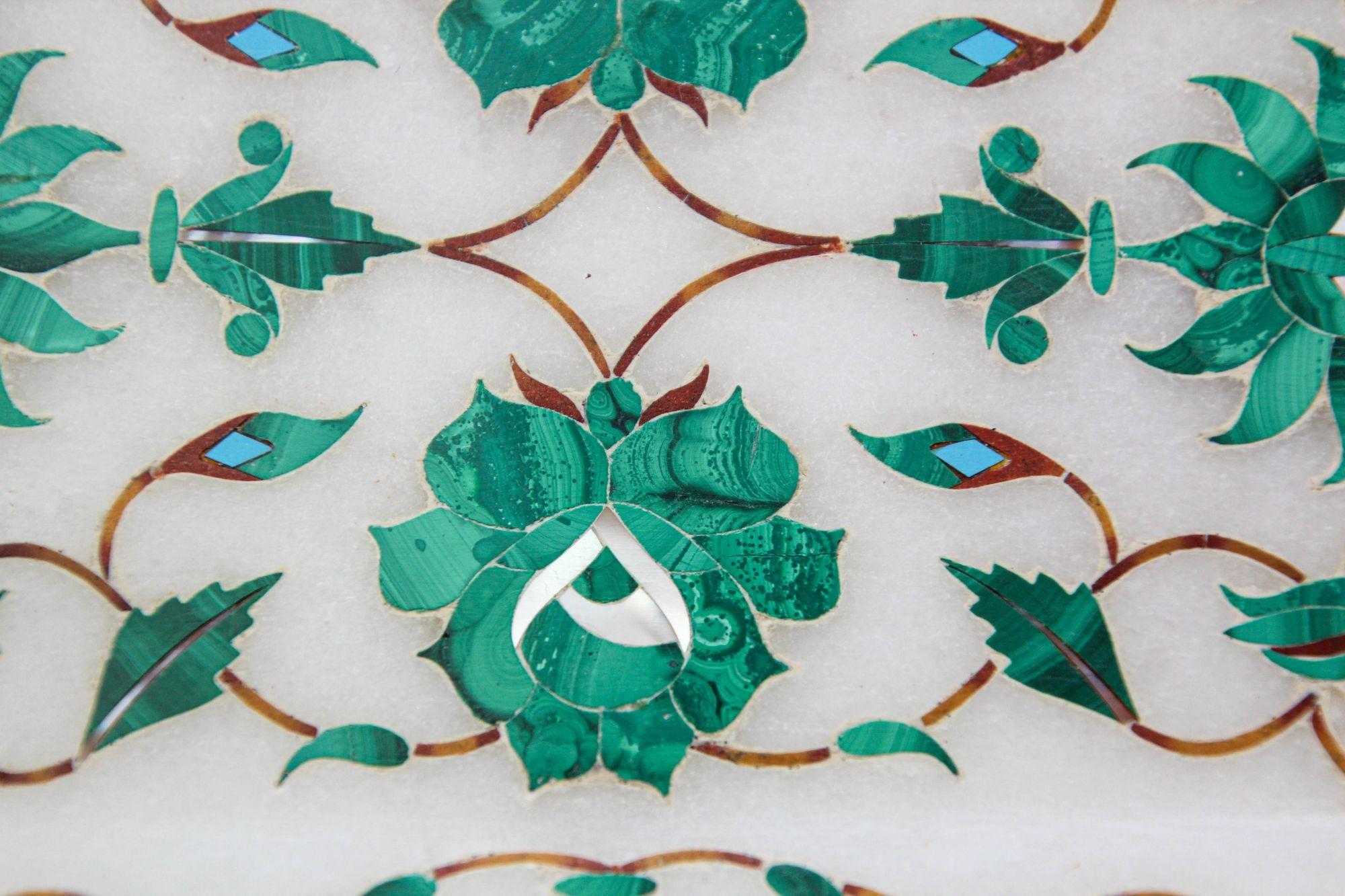 Plat en marbre blanc incrusté Pietra Dura, fabriqué à la main à Agra, Inde, 1950 en vente 6